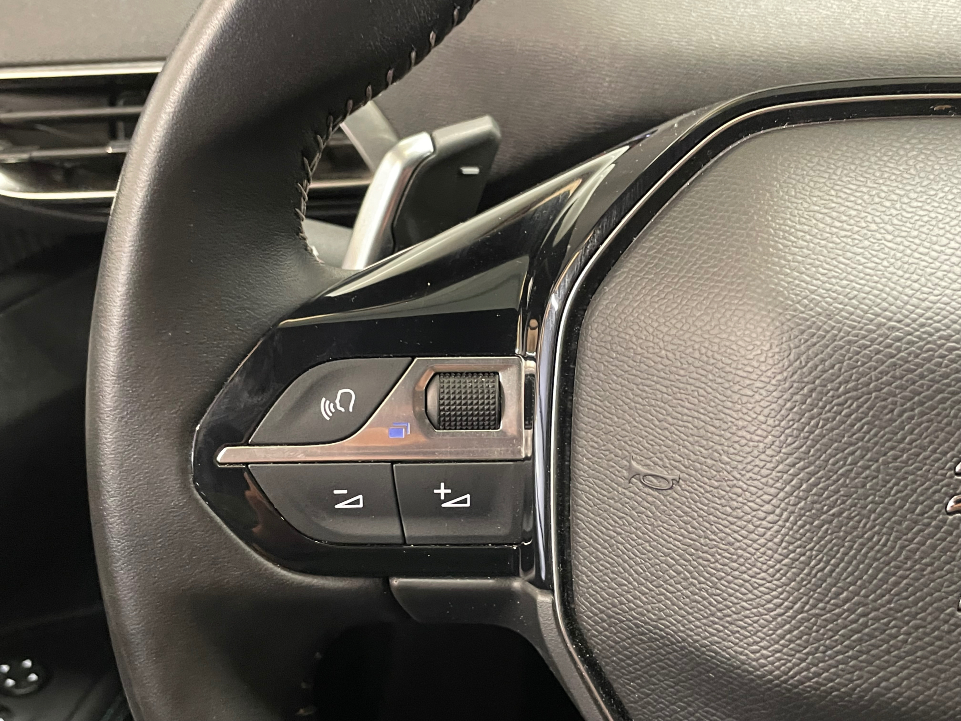 PEUGEOT 3008 Hybrid 136 e-DCS6 Allure Pack