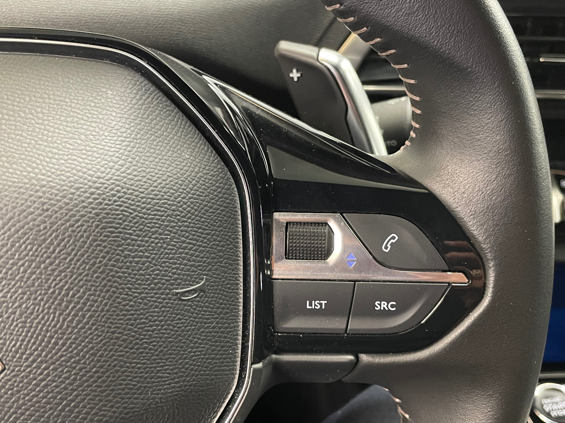PEUGEOT 3008 Hybrid 136 e-DCS6 Allure Pack
