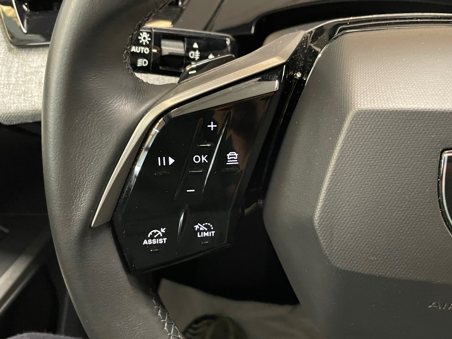 PEUGEOT 5008 Hybrid 145 ch e-DCS6 Allure