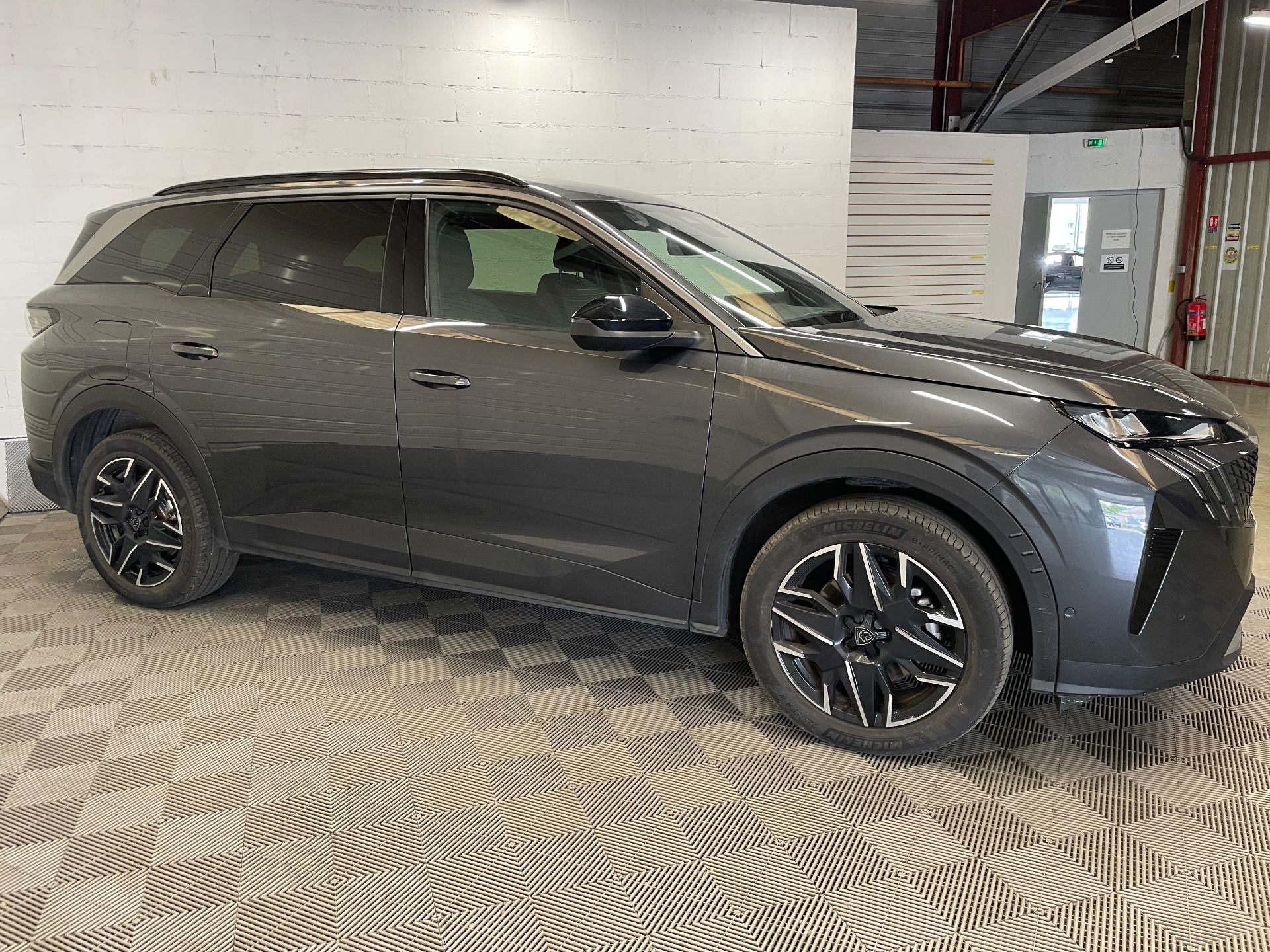 PEUGEOT 5008 Hybrid 145 ch e-DCS6 Allure