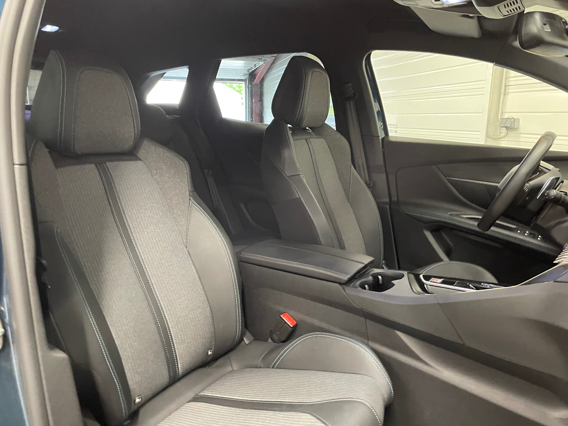 PEUGEOT 3008 Hybrid 136 e-DCS6 Allure Pack