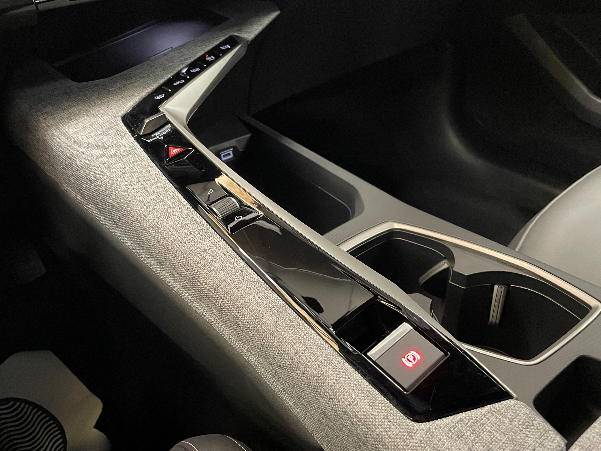 PEUGEOT 5008 Hybrid 145 ch e-DCS6 Allure