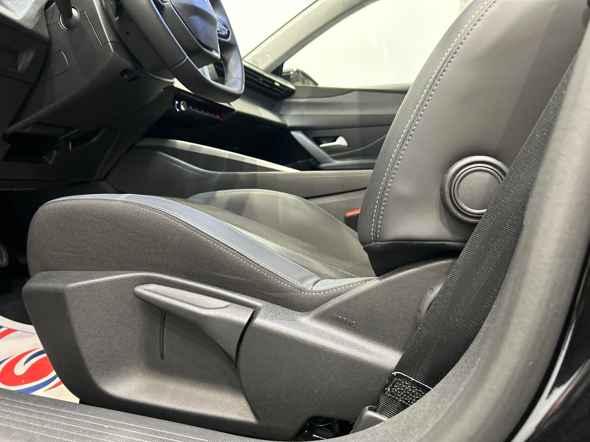 PEUGEOT 408 Hybrid 145 e-DCS6 Allure