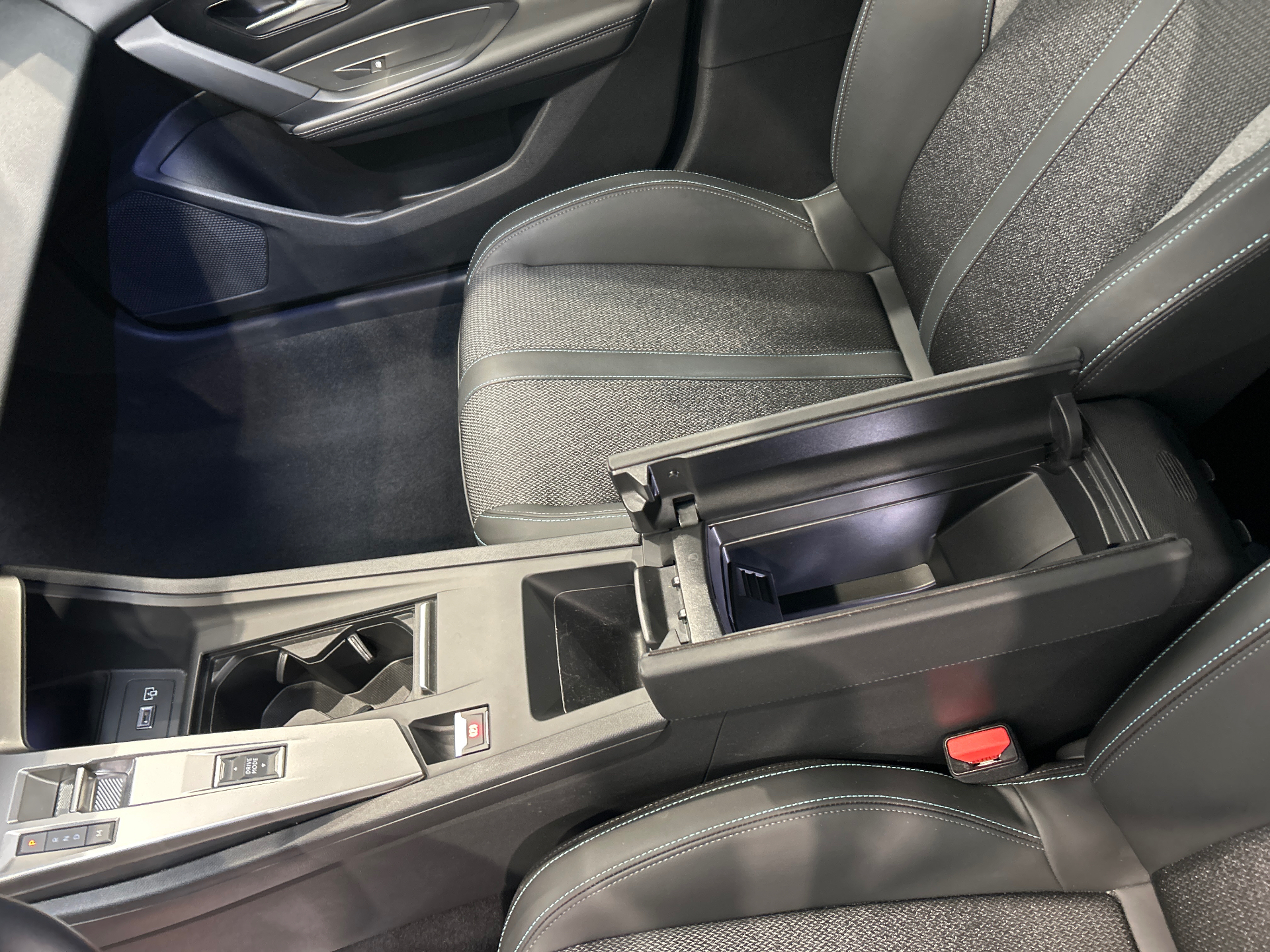 PEUGEOT 408 Hybrid 145 e-DCS6 Allure