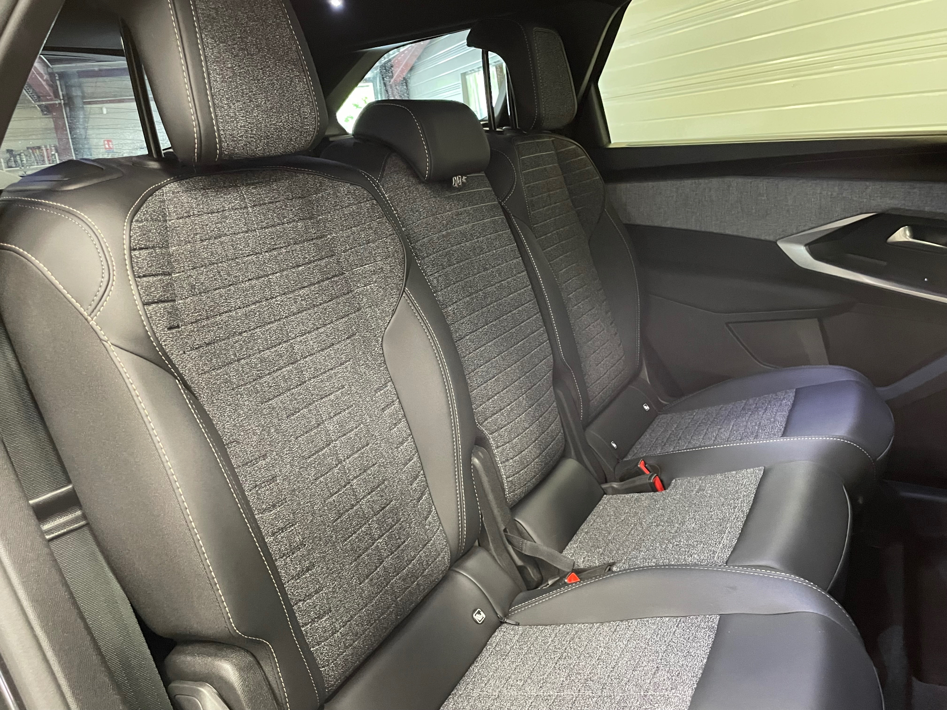 PEUGEOT 5008 Hybrid 145 ch e-DCS6 Allure