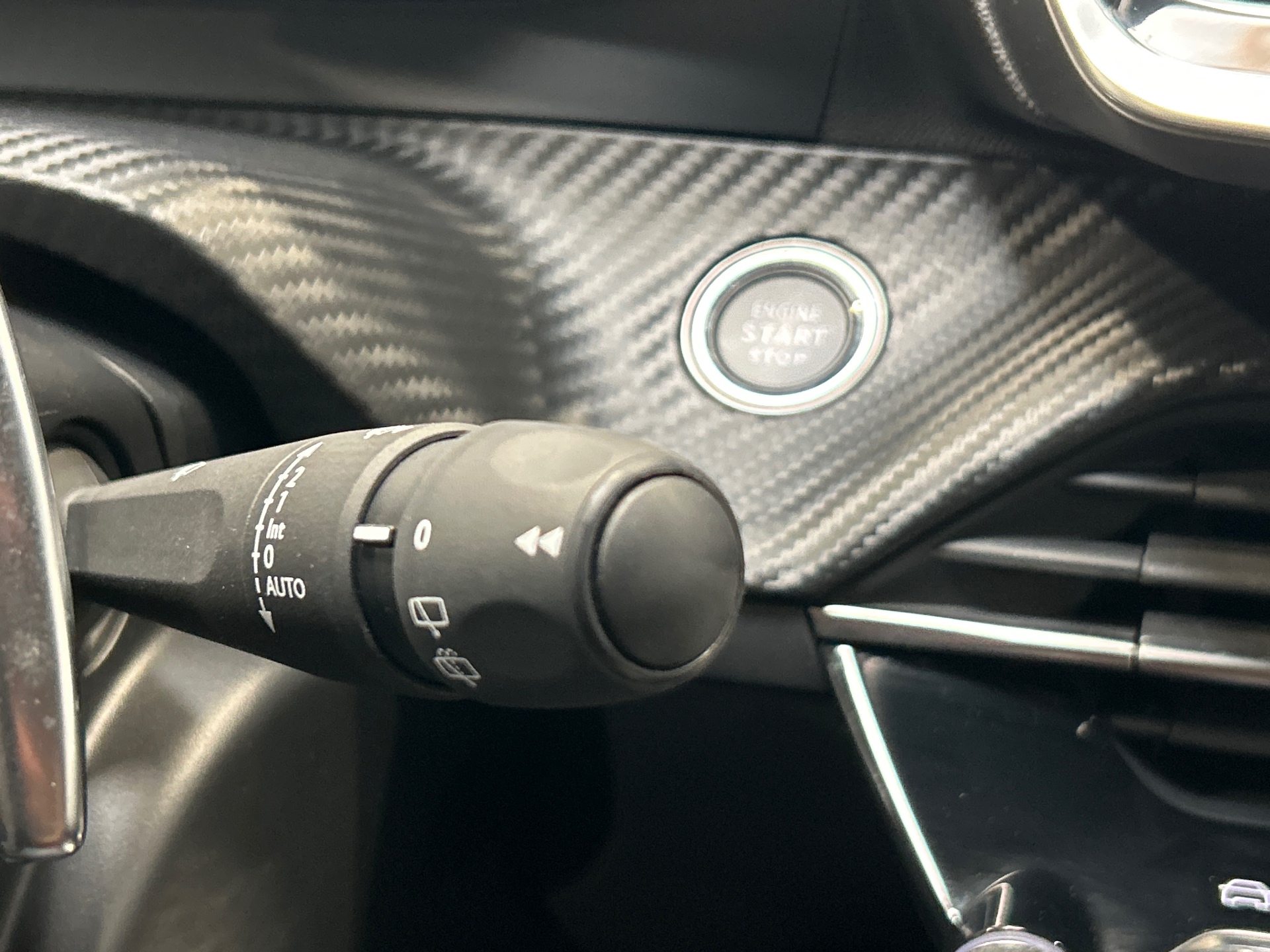 PEUGEOT 2008 Hybrid 145 e-DCS6 Allure