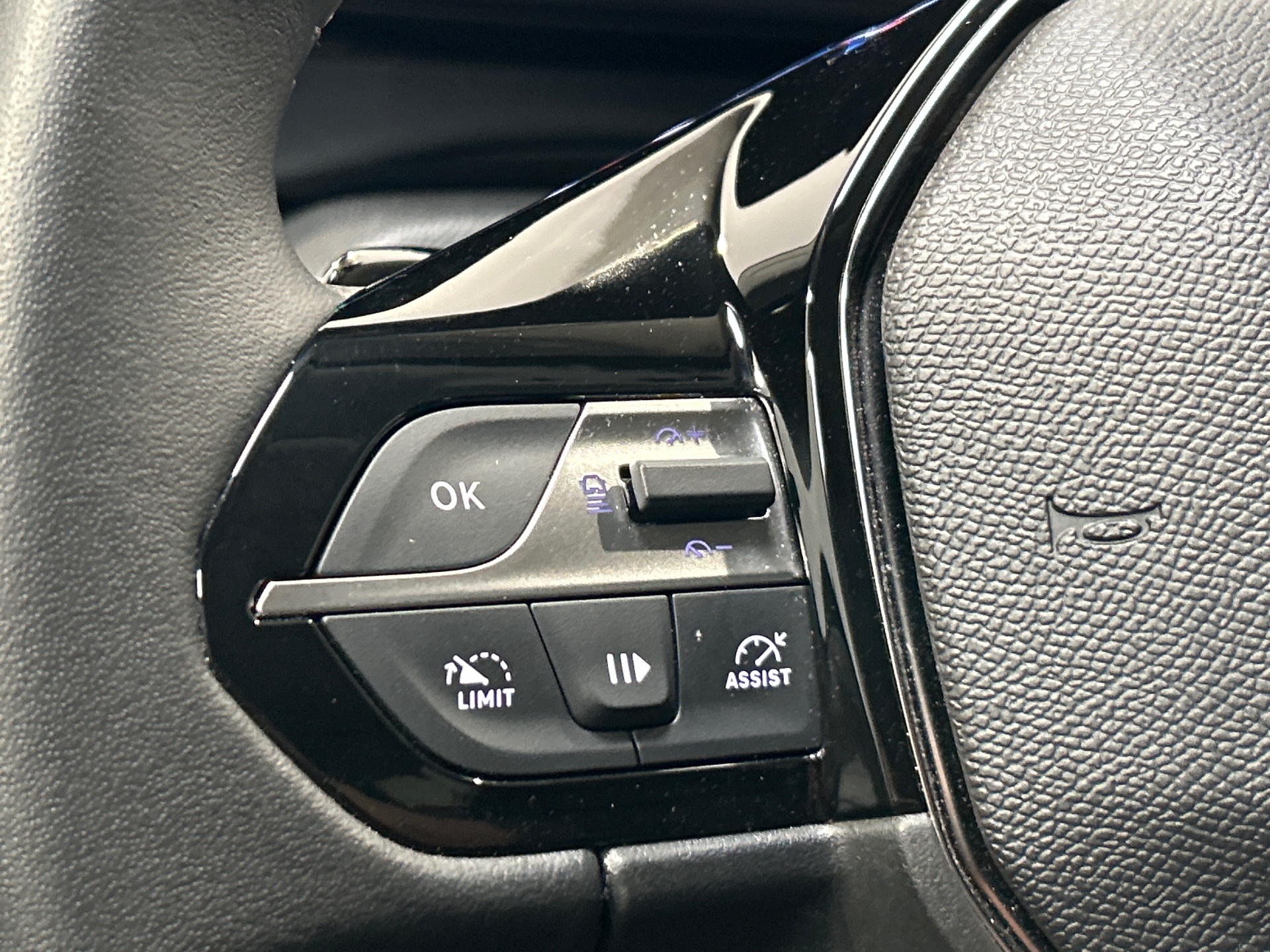 PEUGEOT 408 Hybrid 145 e-DCS6 Allure