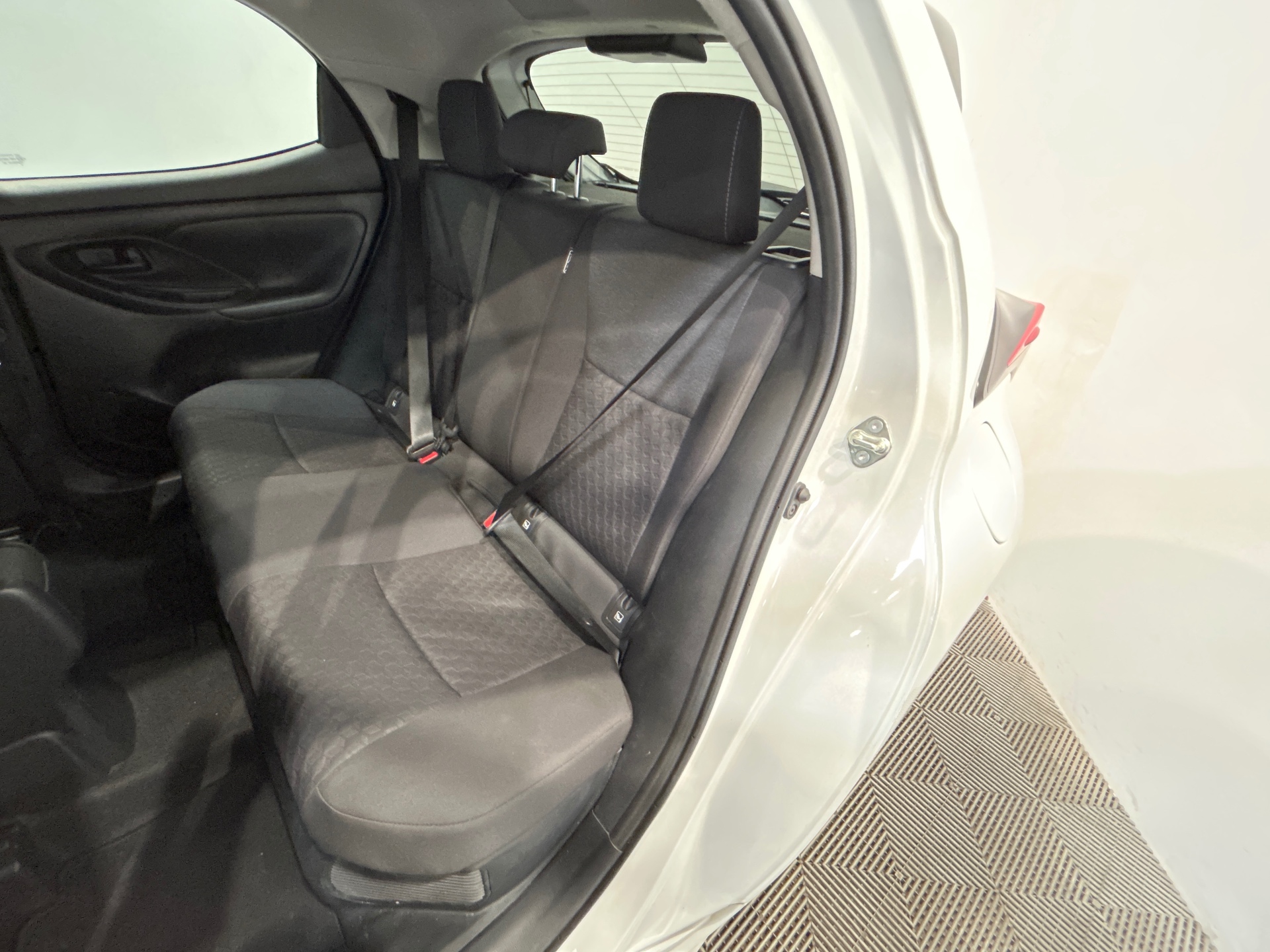 TOYOTA YARIS HYBRIDE MY22 116H DESIGN