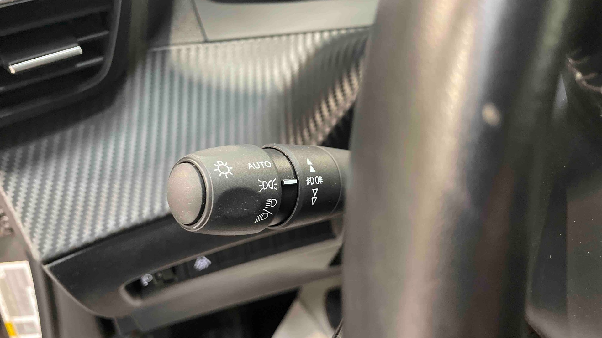 PEUGEOT 2008 BUSINESS BlueHDi 130 S&S EAT8 Active Business - 5P