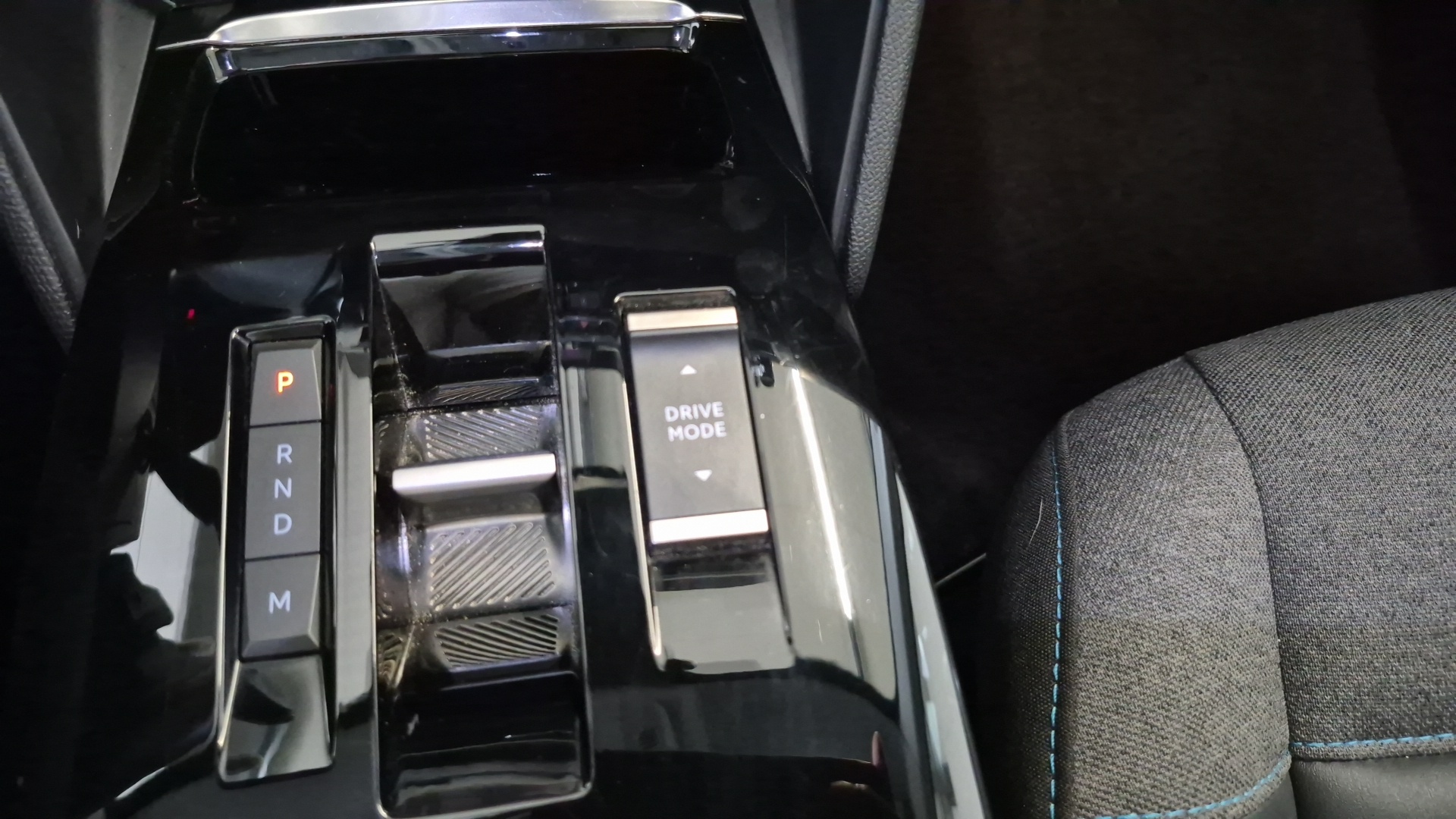 CITROEN C4 X PTECH 130 S&S EAT8 SHINE