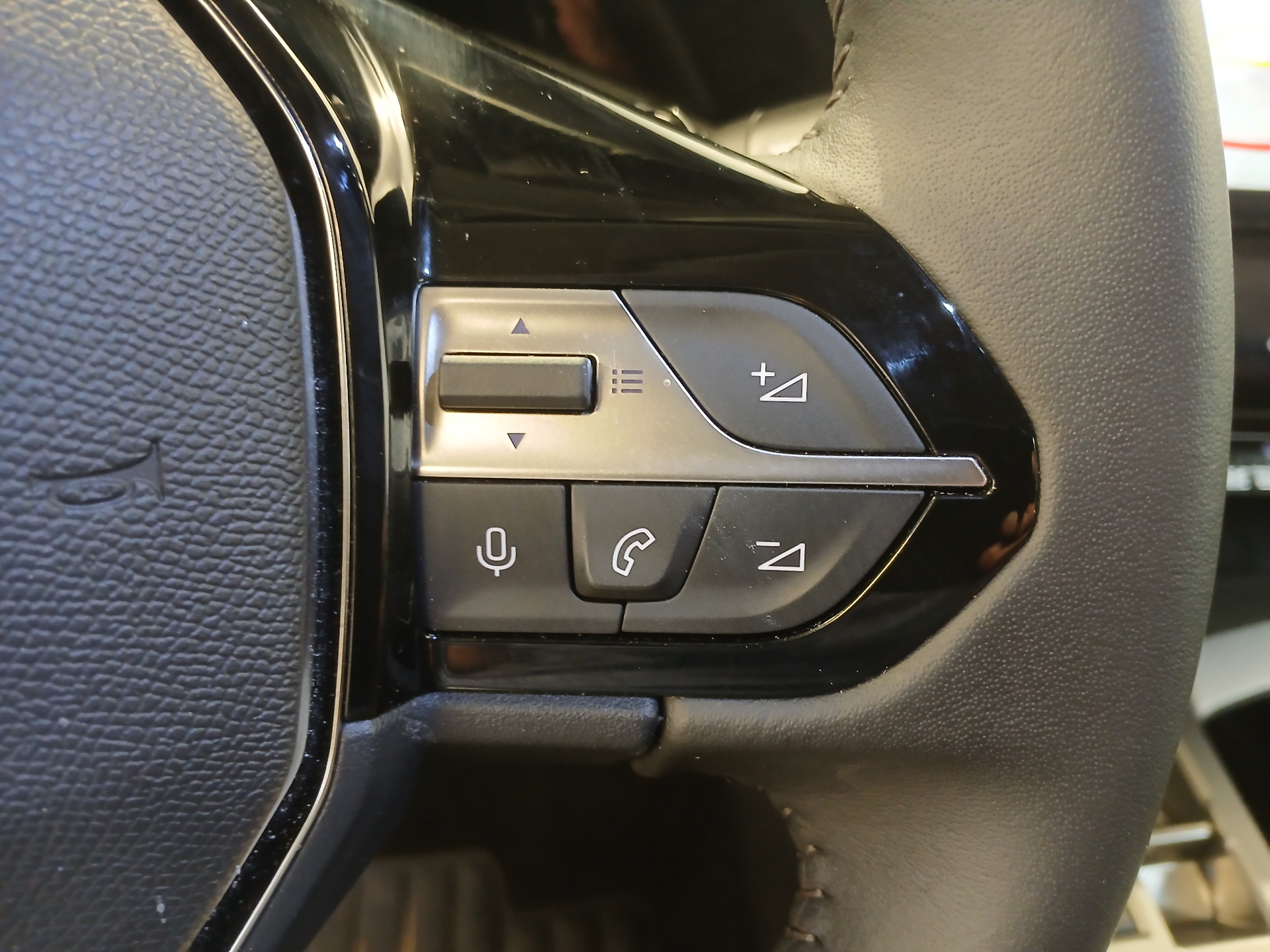 PEUGEOT 408 Hybrid 145 e-DCS6 Allure