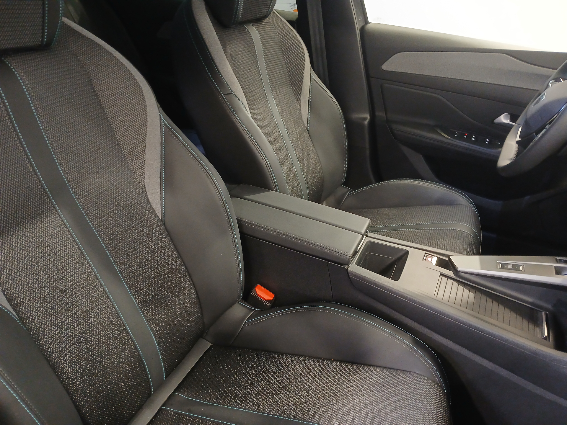 PEUGEOT 408 Hybrid 145 e-DCS6 Allure