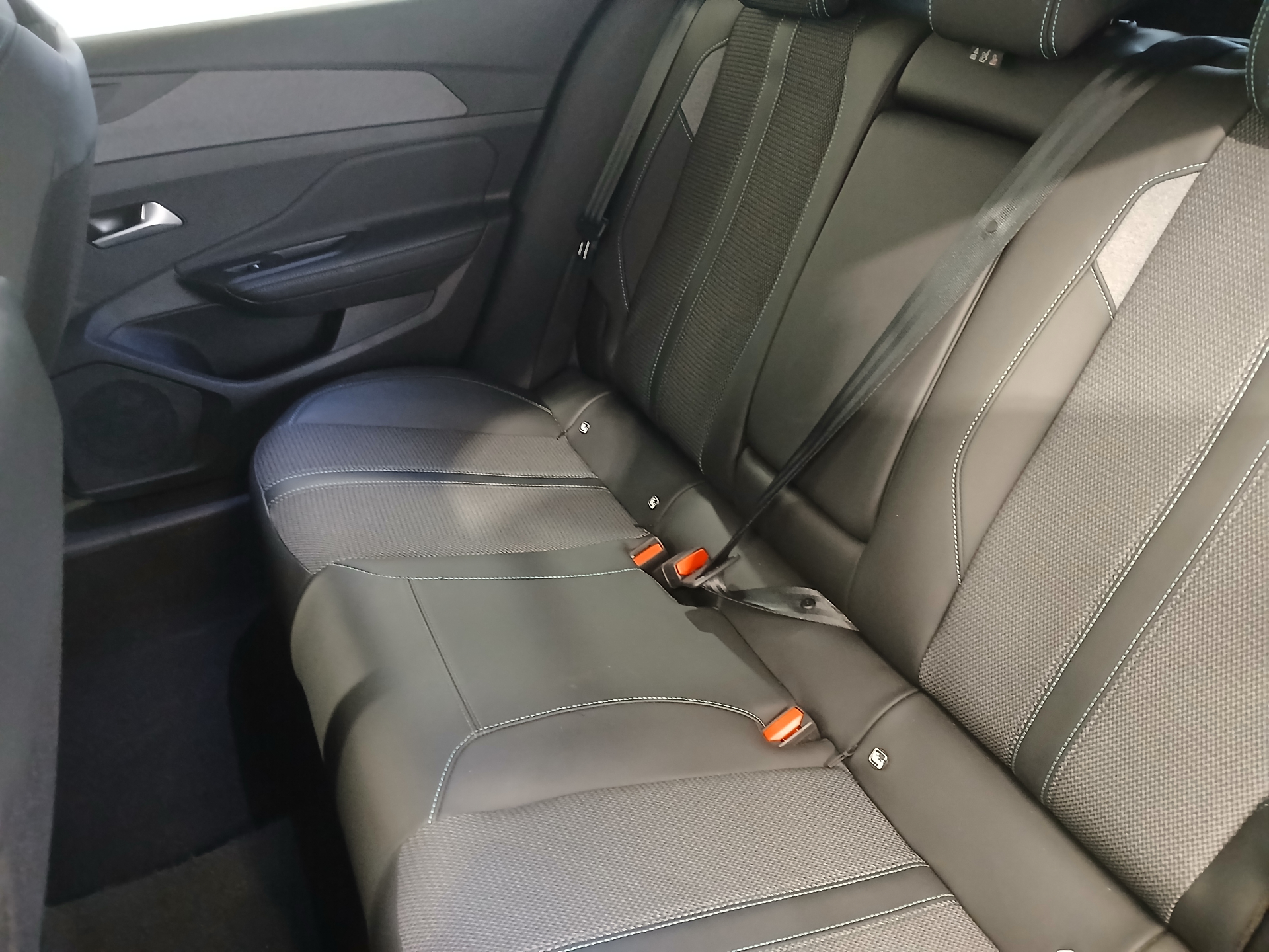 PEUGEOT 408 Hybrid 145 e-DCS6 Allure