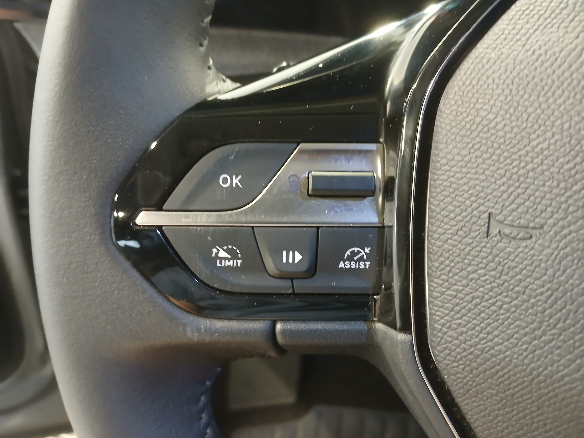 PEUGEOT 408 Hybrid 145 e-DCS6 Allure