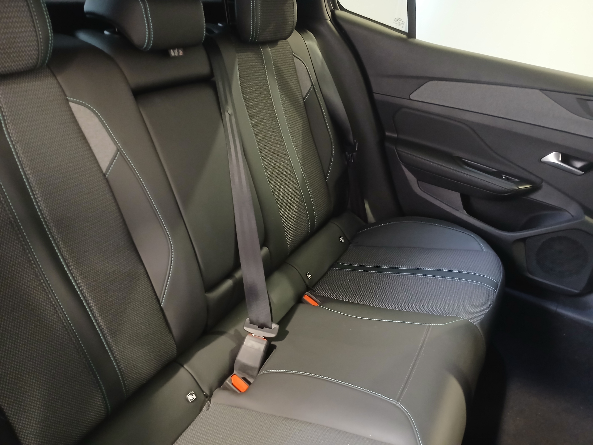 PEUGEOT 408 Hybrid 145 e-DCS6 Allure