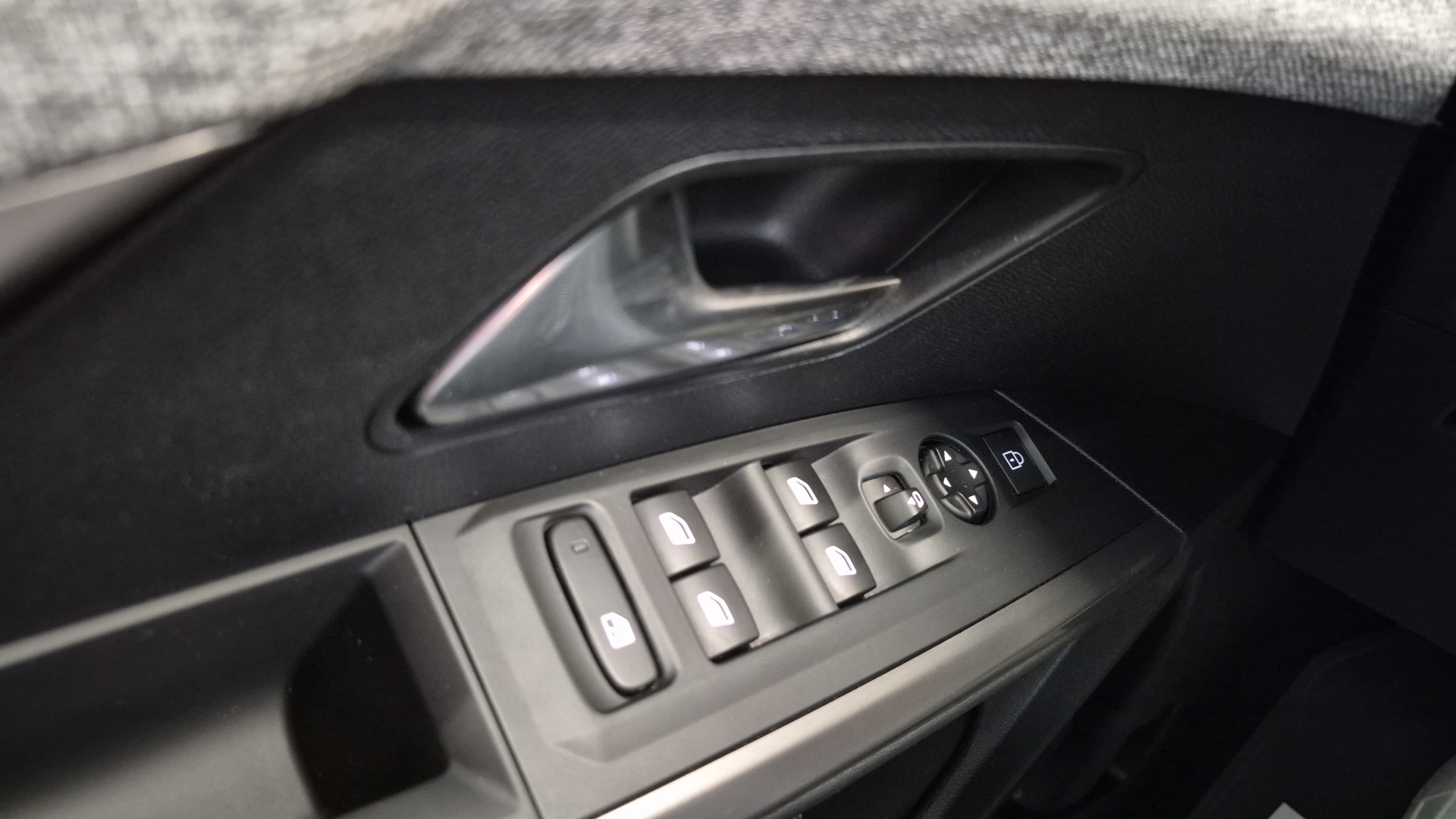 PEUGEOT 3008 Hybrid 145 e-DCS6 Allure