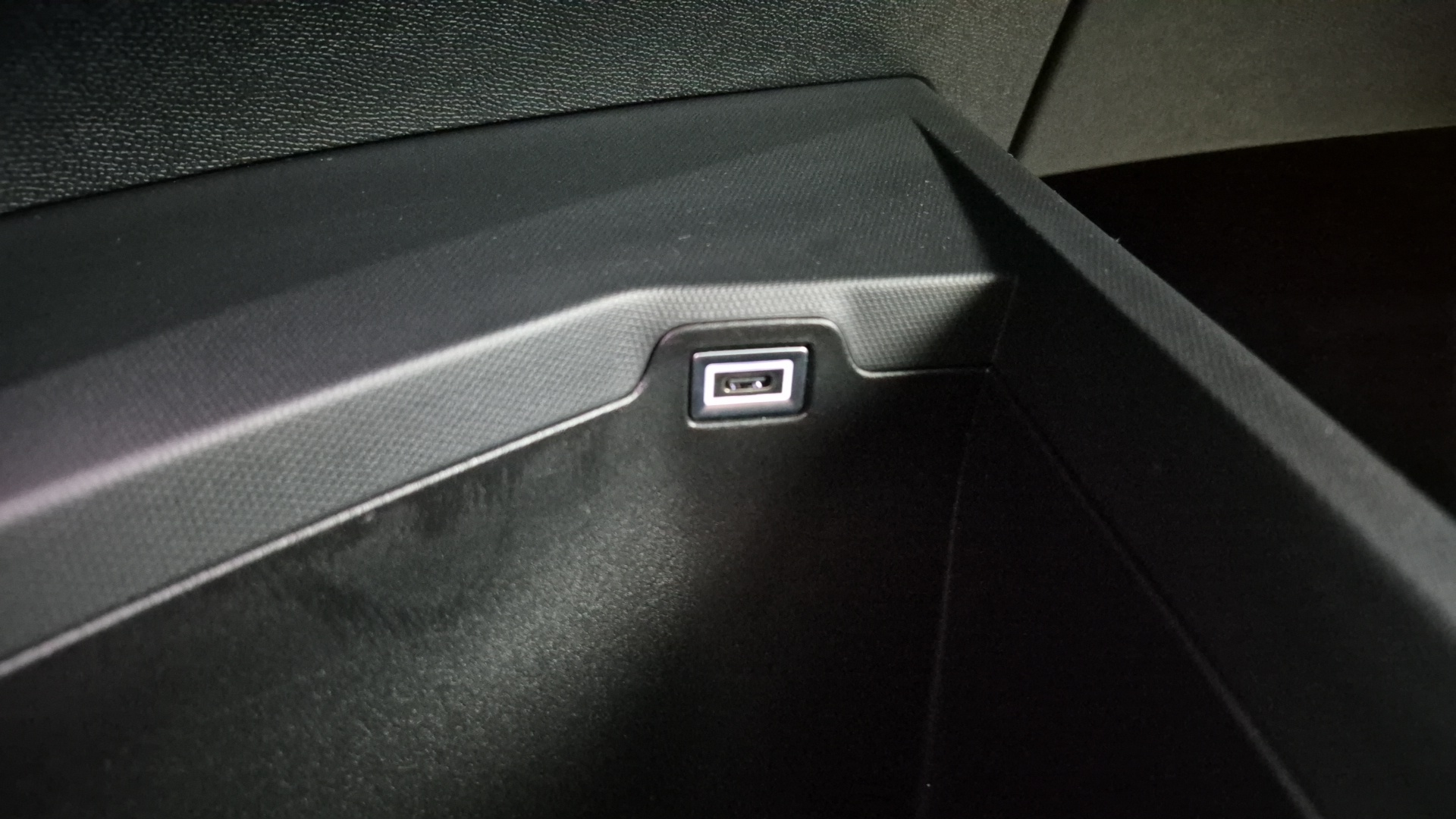 PEUGEOT 3008 Hybrid 145 e-DCS6 Allure