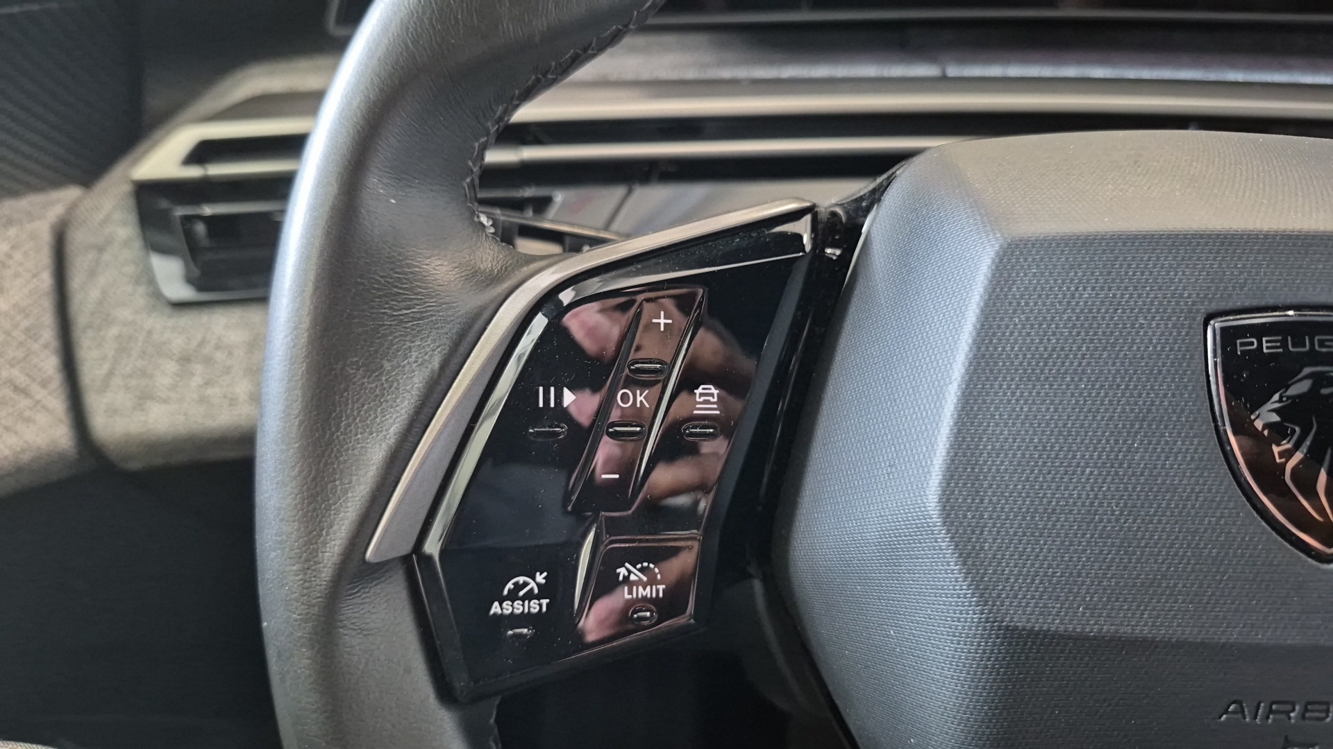 PEUGEOT 3008 Hybrid 145 e-DCS6 Allure
