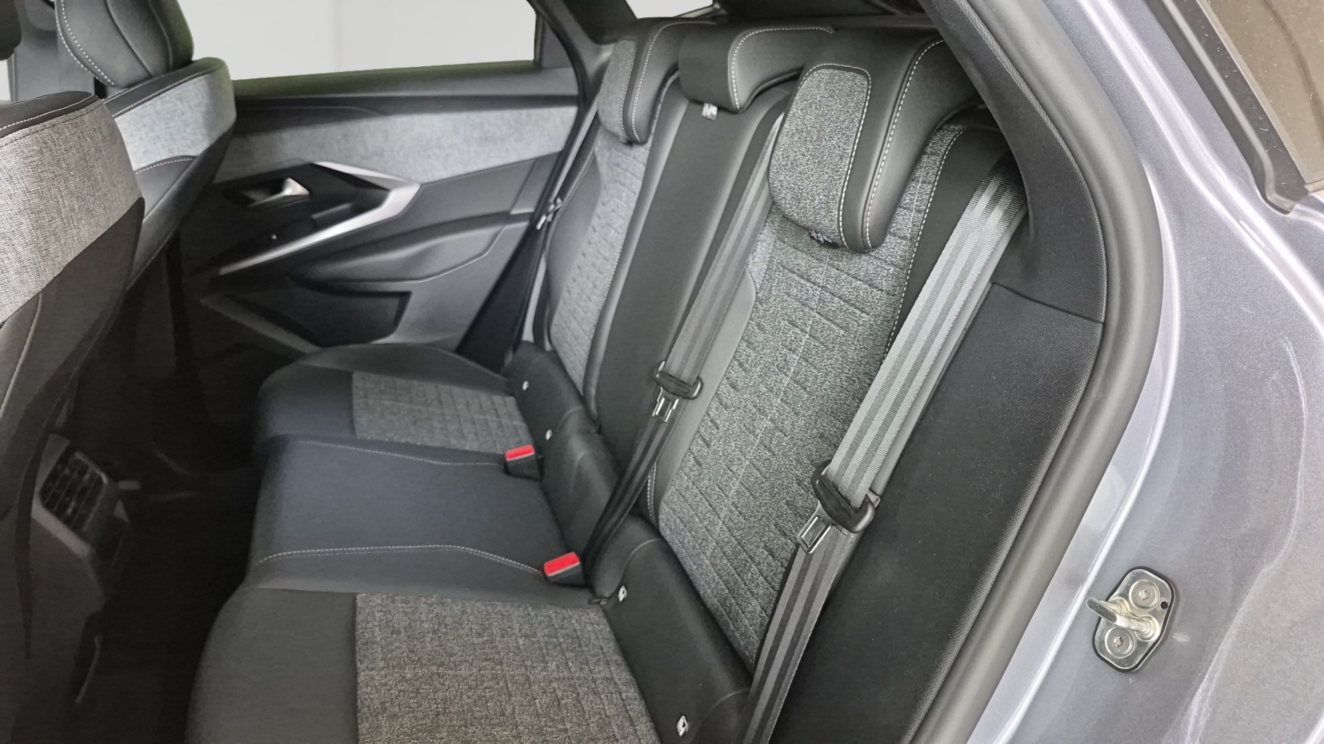 PEUGEOT 3008 Hybrid 145 e-DCS6 Allure