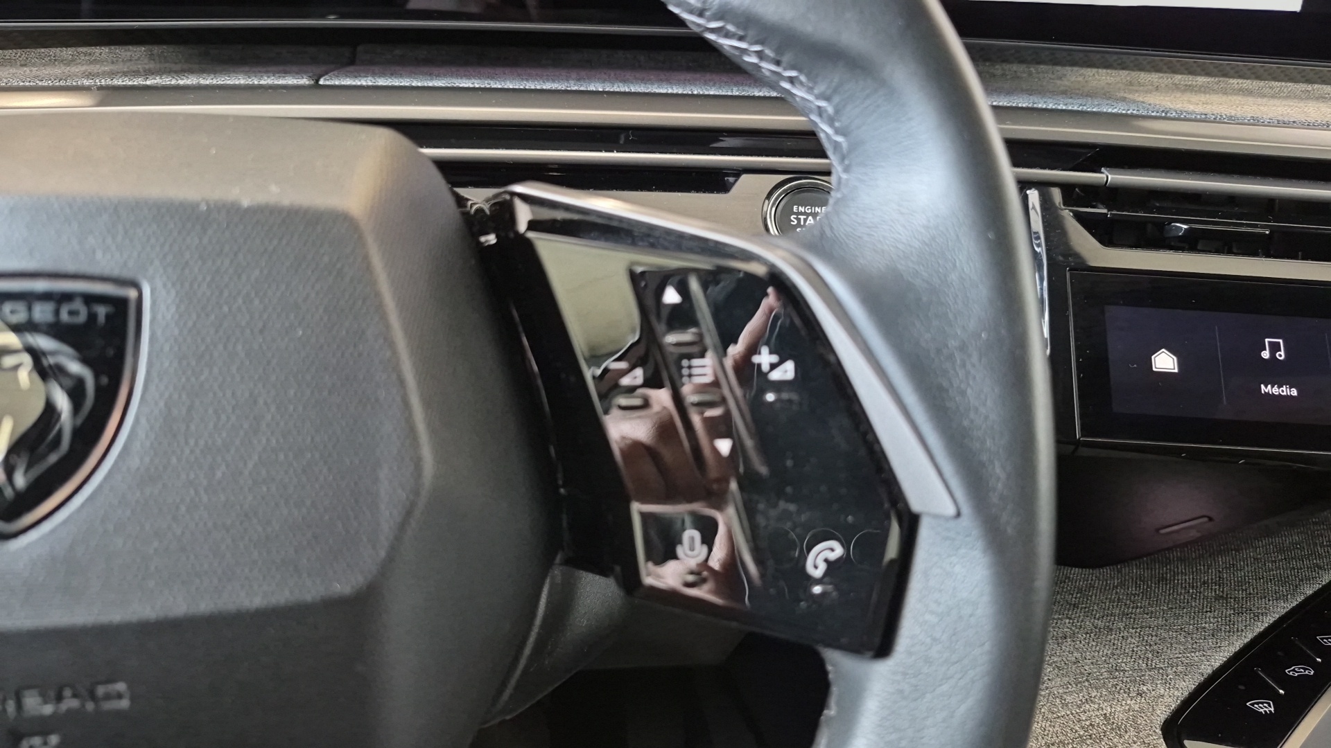 PEUGEOT 3008 Hybrid 145 e-DCS6 Allure