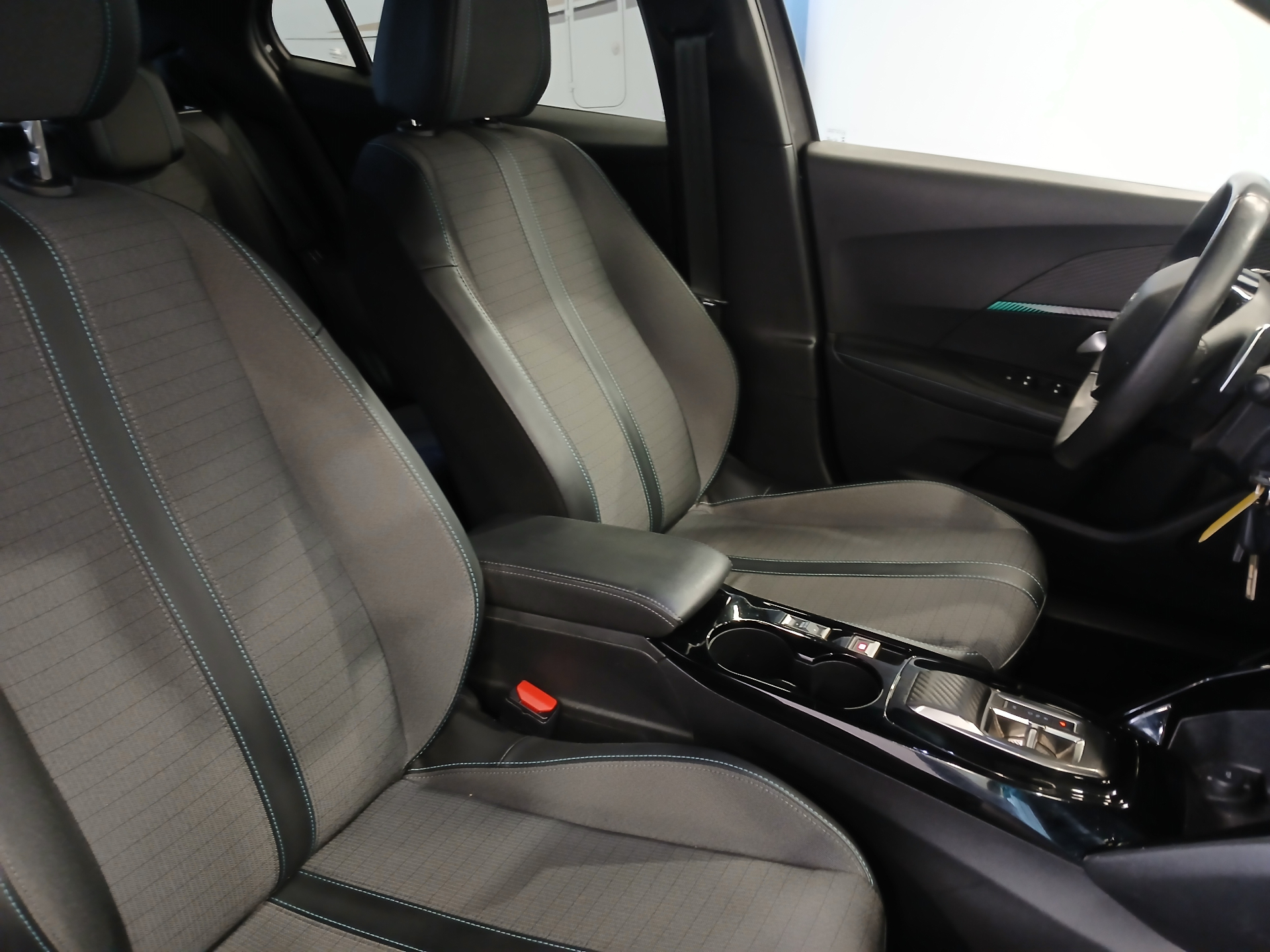 PEUGEOT 2008 1.5 BlueHDi 130ch S&S Allure EAT8