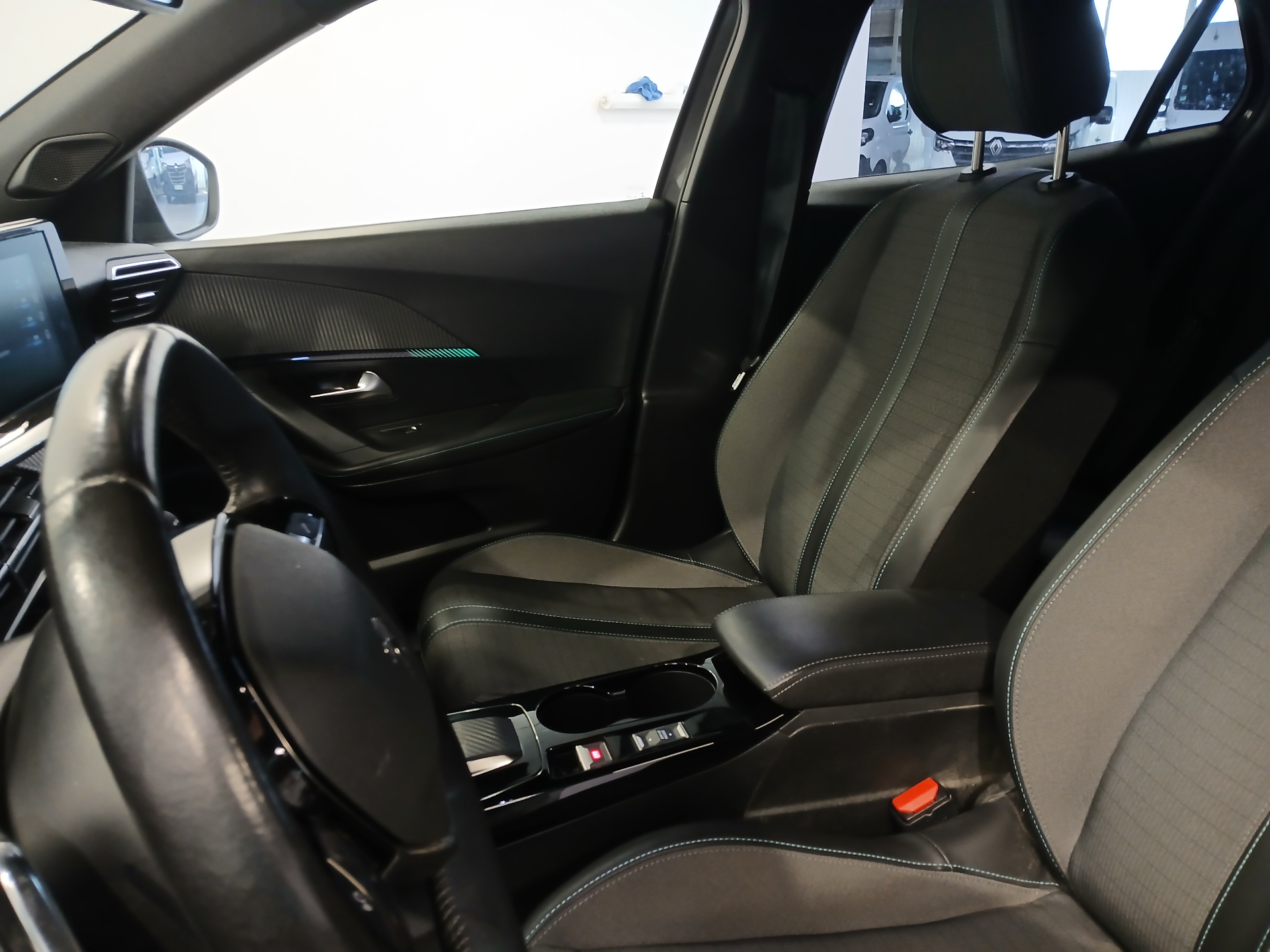 PEUGEOT 2008 1.5 BlueHDi 130ch S&S Allure EAT8