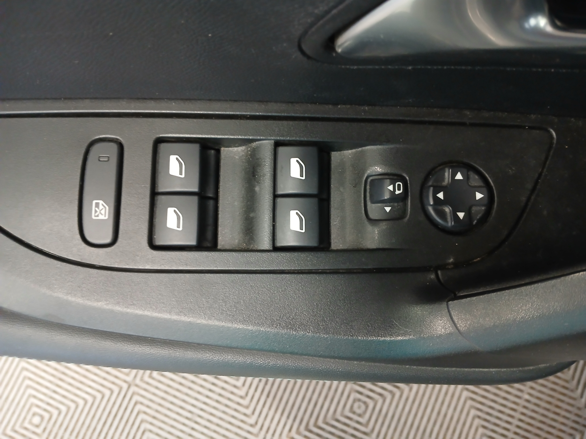 PEUGEOT 2008 1.5 BlueHDi 130ch S&S Allure EAT8