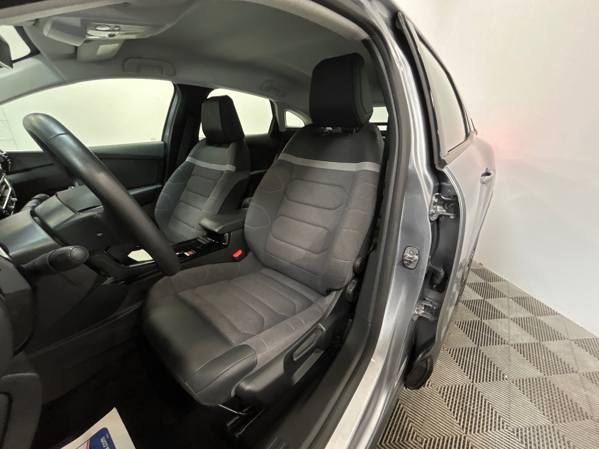 CITROEN C4 PureTech 130 BVM6 Plus