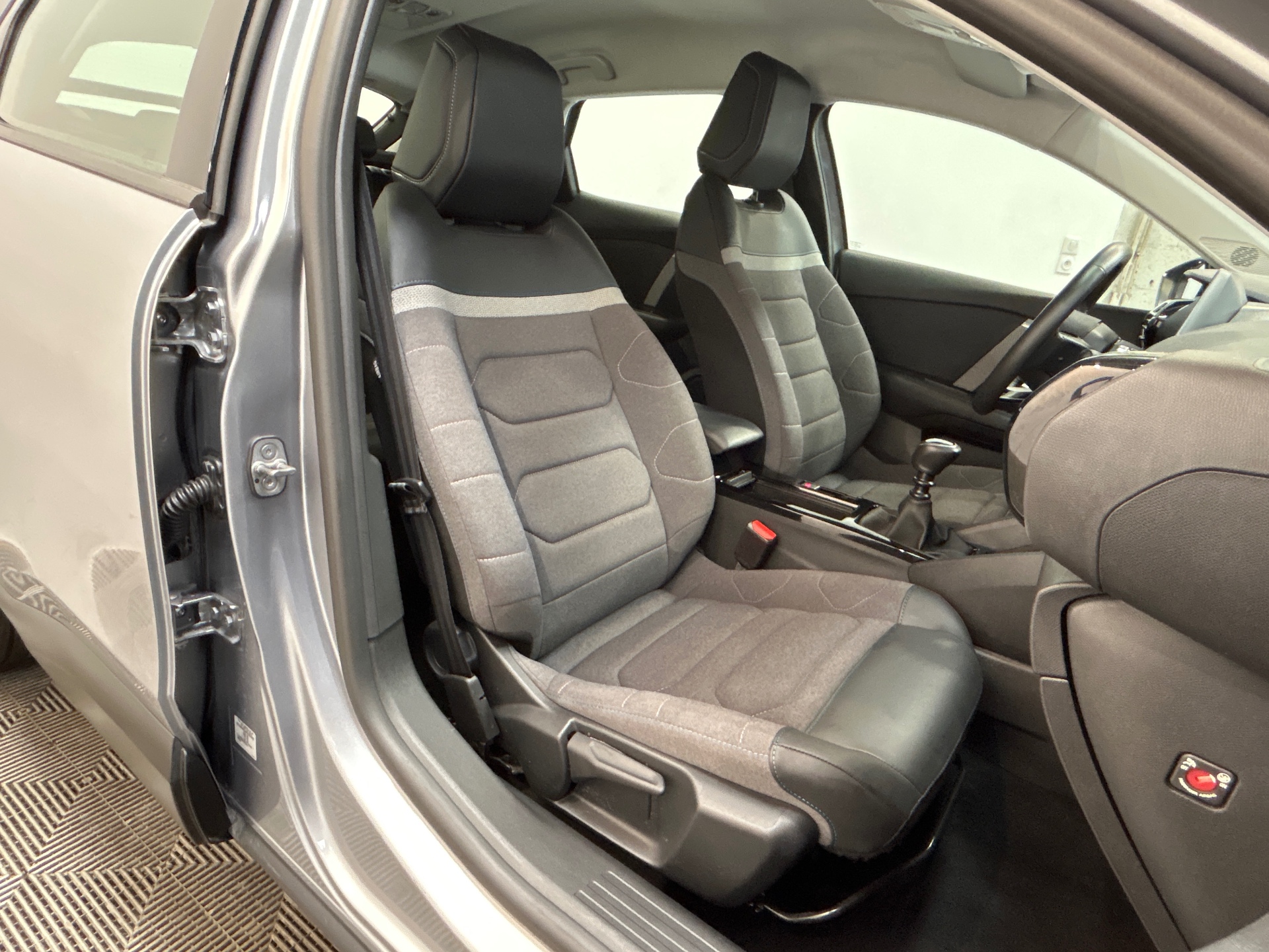 CITROEN C4 PureTech 130 BVM6 Plus