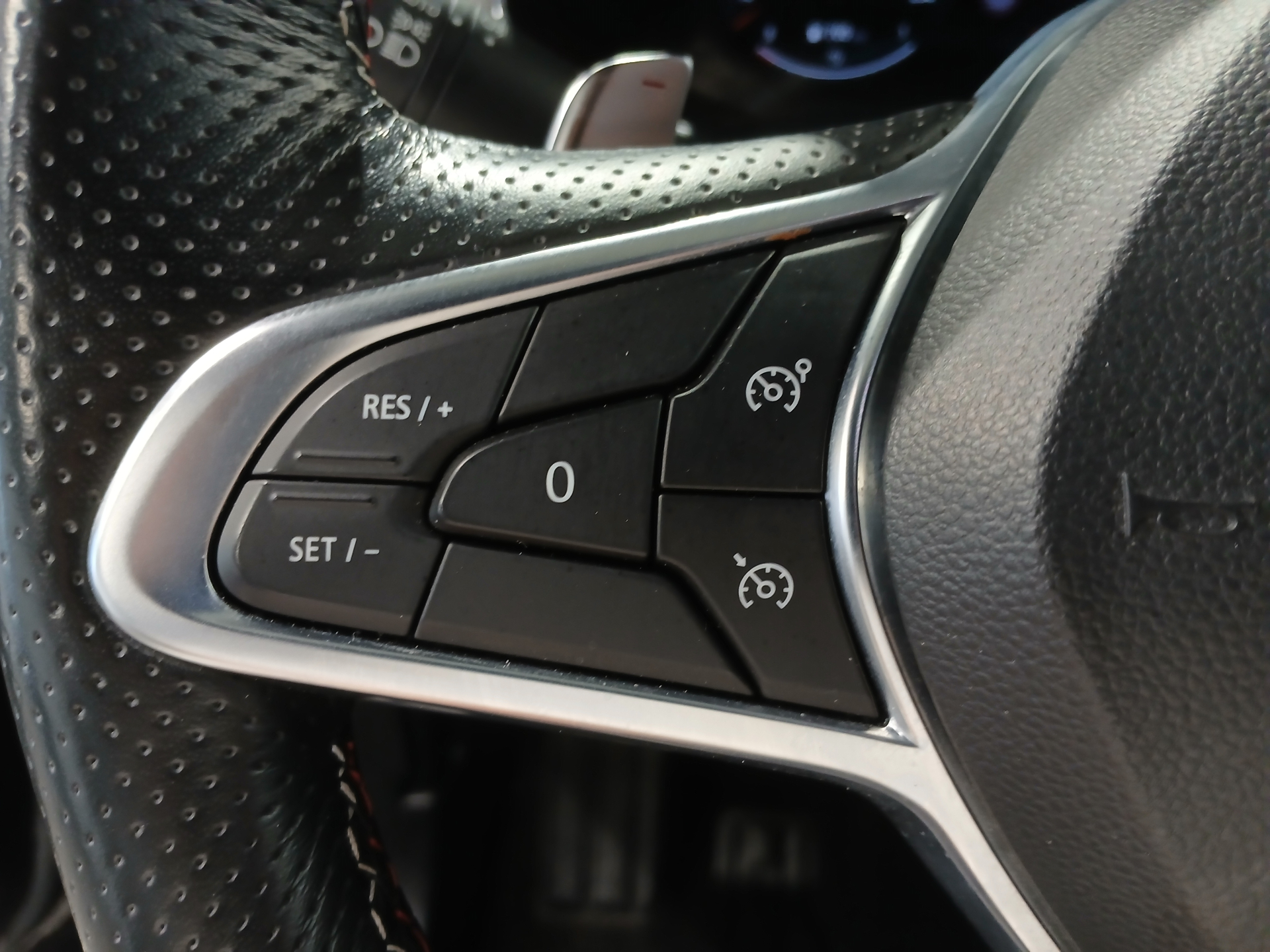 RENAULT CAPTUR R.S. line mild hybrid 160 EDC