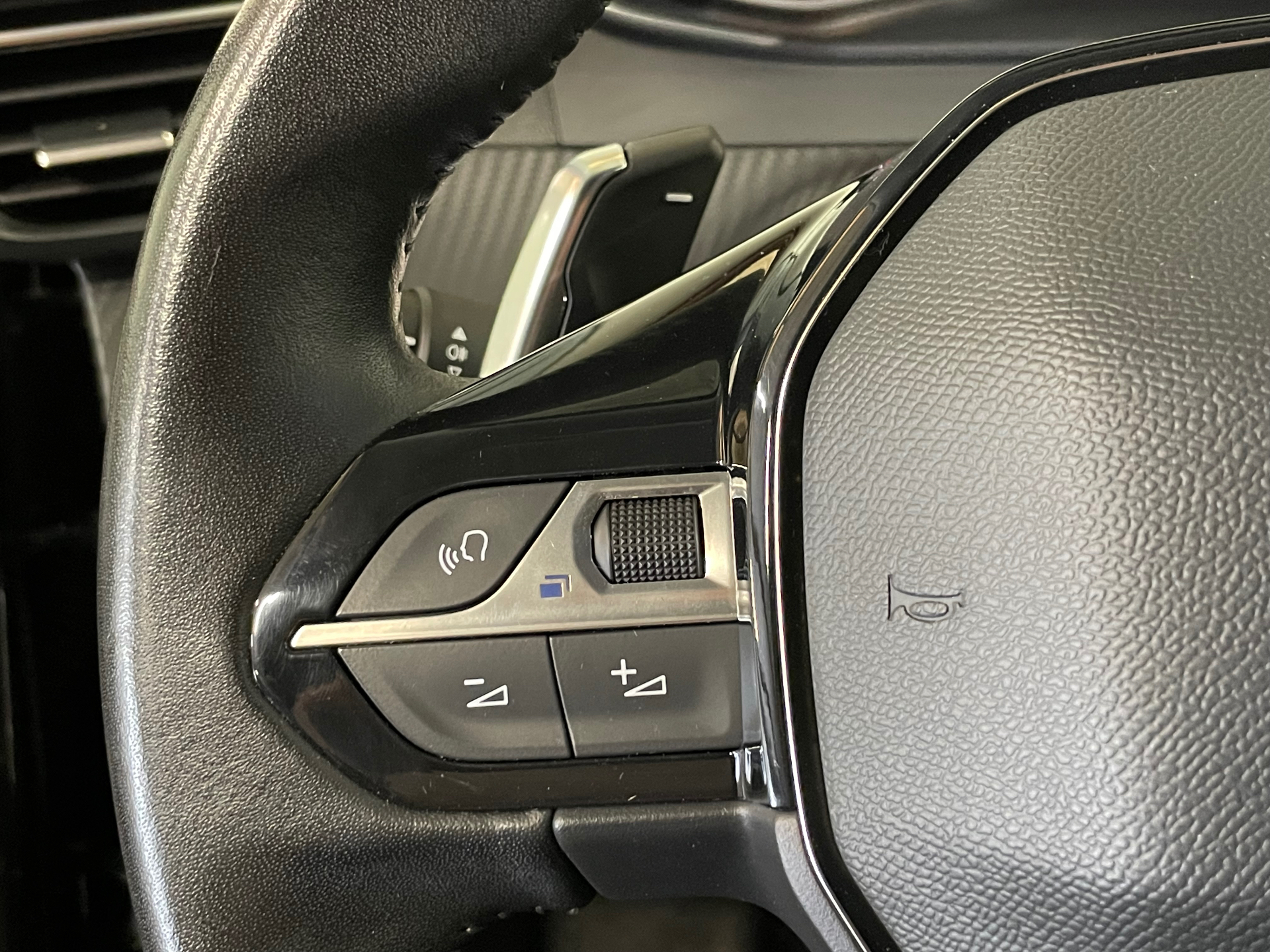 PEUGEOT 2008 BlueHDi 130 S&S EAT8 Allure
