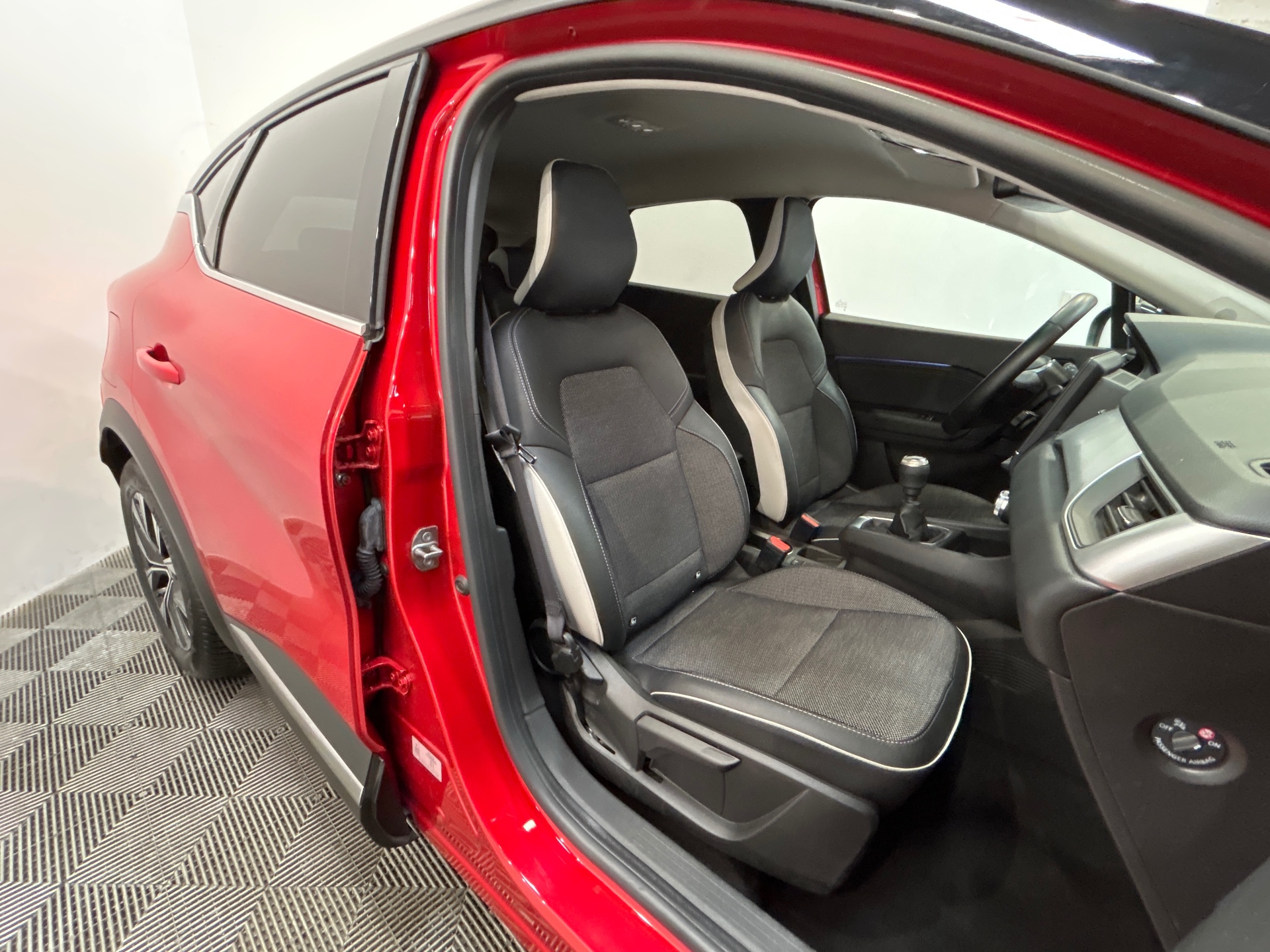 RENAULT CAPTUR techno mild hybrid 140