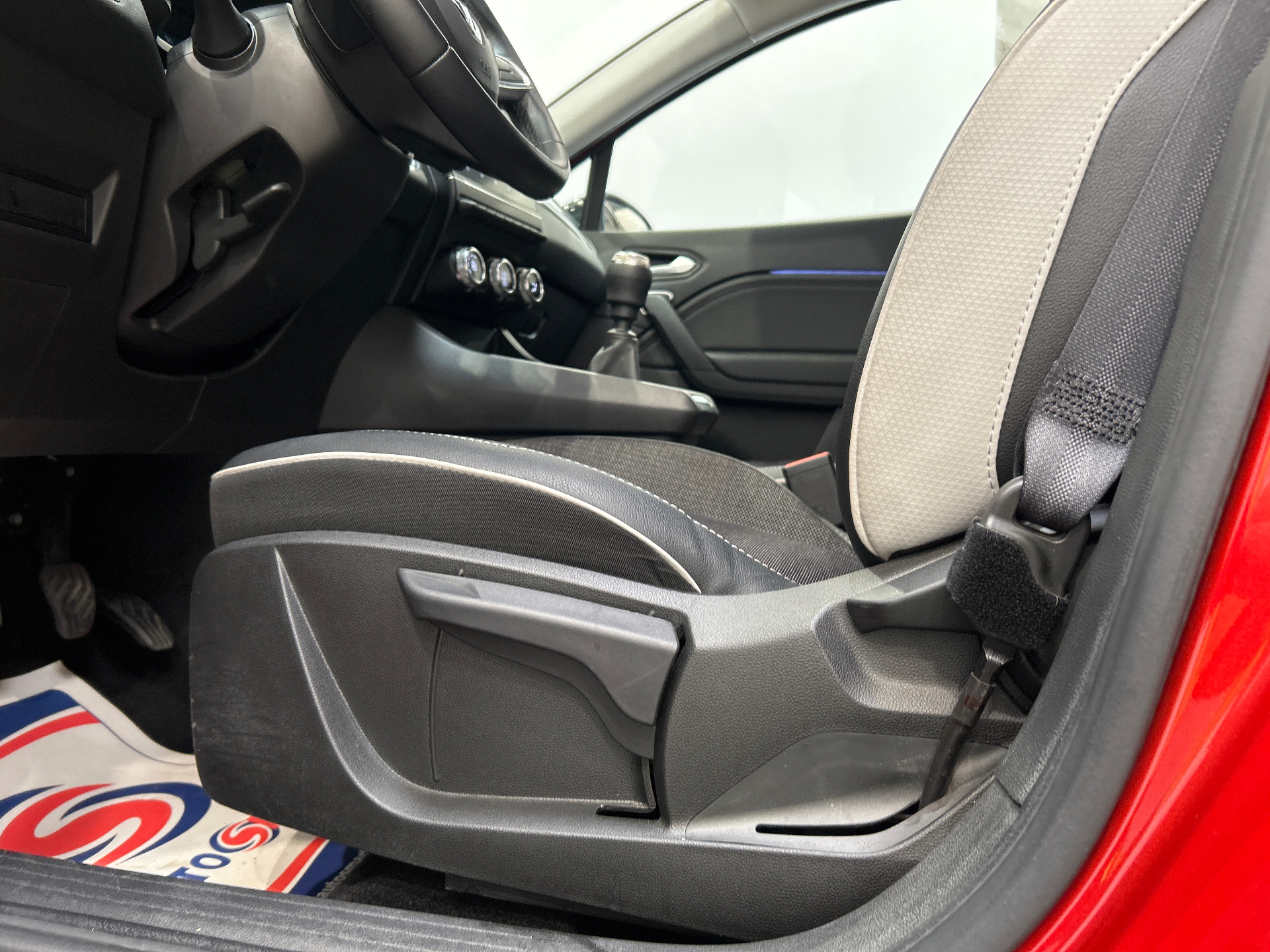 RENAULT CAPTUR techno mild hybrid 140