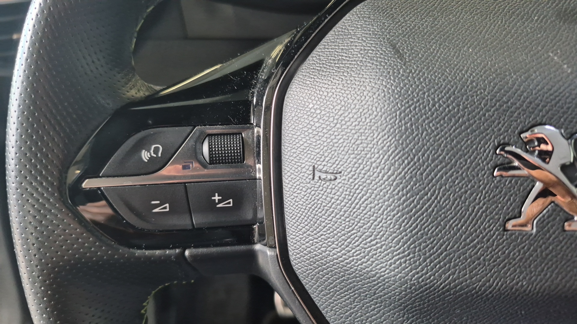 PEUGEOT 208 GT PURETECH 100 S&S BVM6