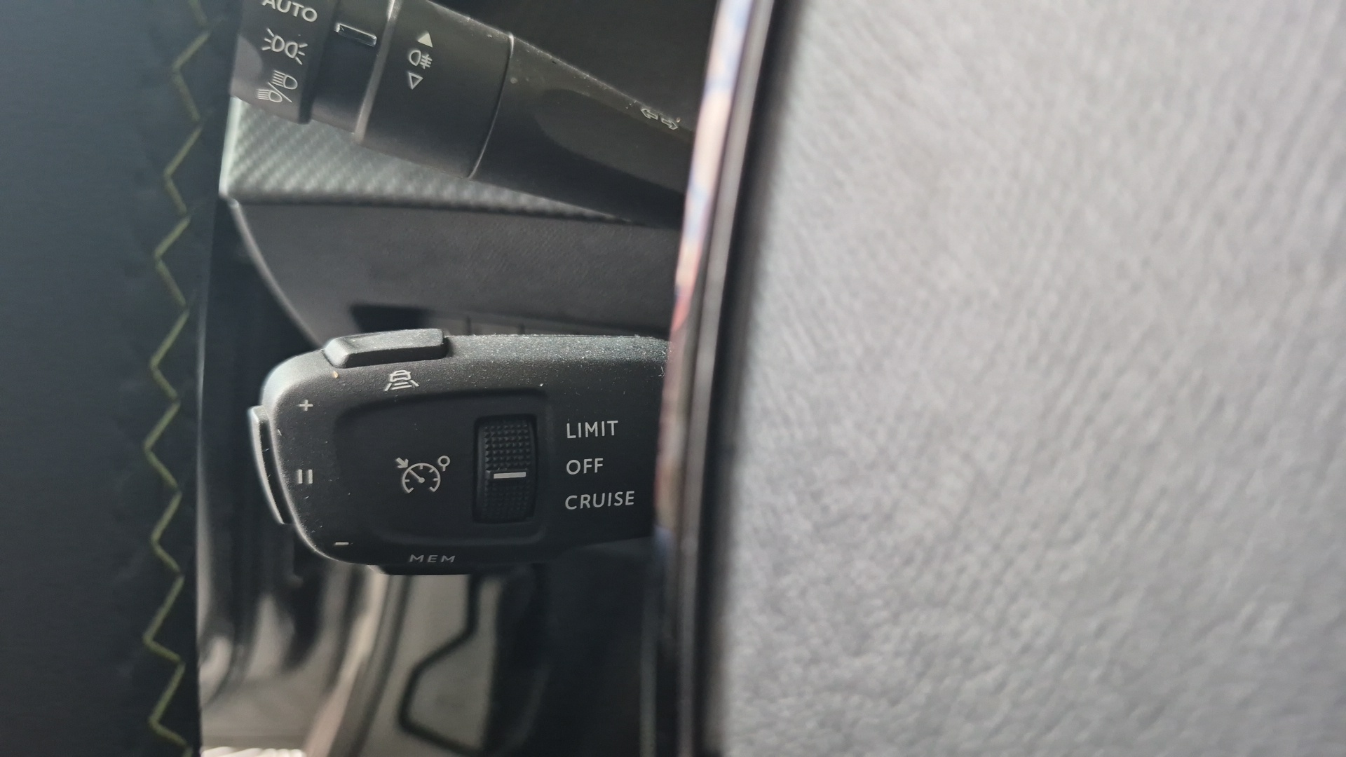 PEUGEOT 208 GT PURETECH 100 S&S BVM6