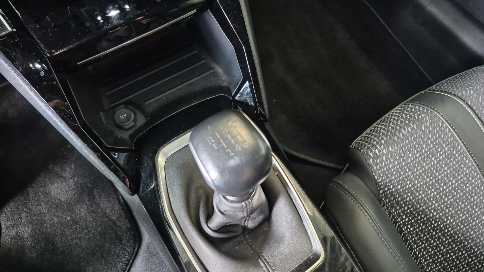 PEUGEOT 208 GT PURETECH 100 S&S BVM6