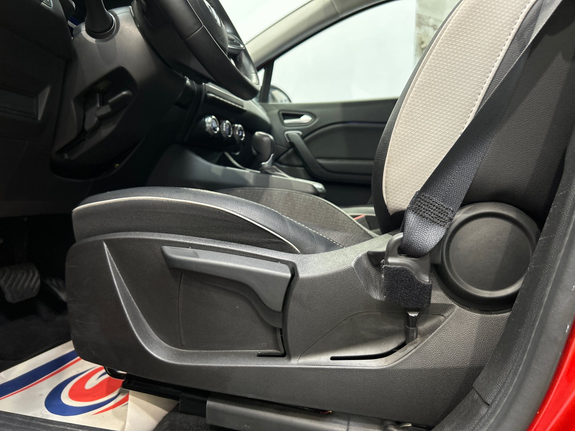RENAULT CAPTUR TCe 140 EDC - 21 Intens