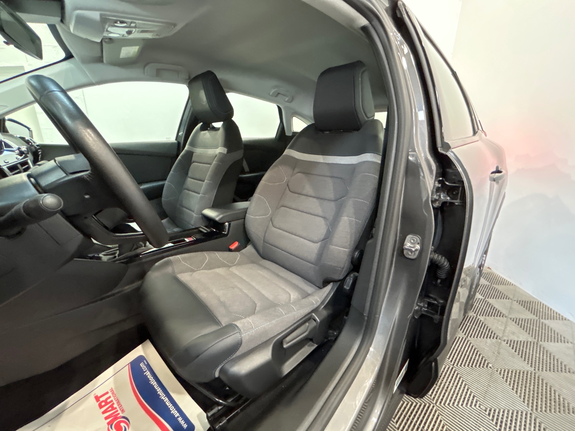 CITROEN C4 PureTech 130 BVM6 Plus