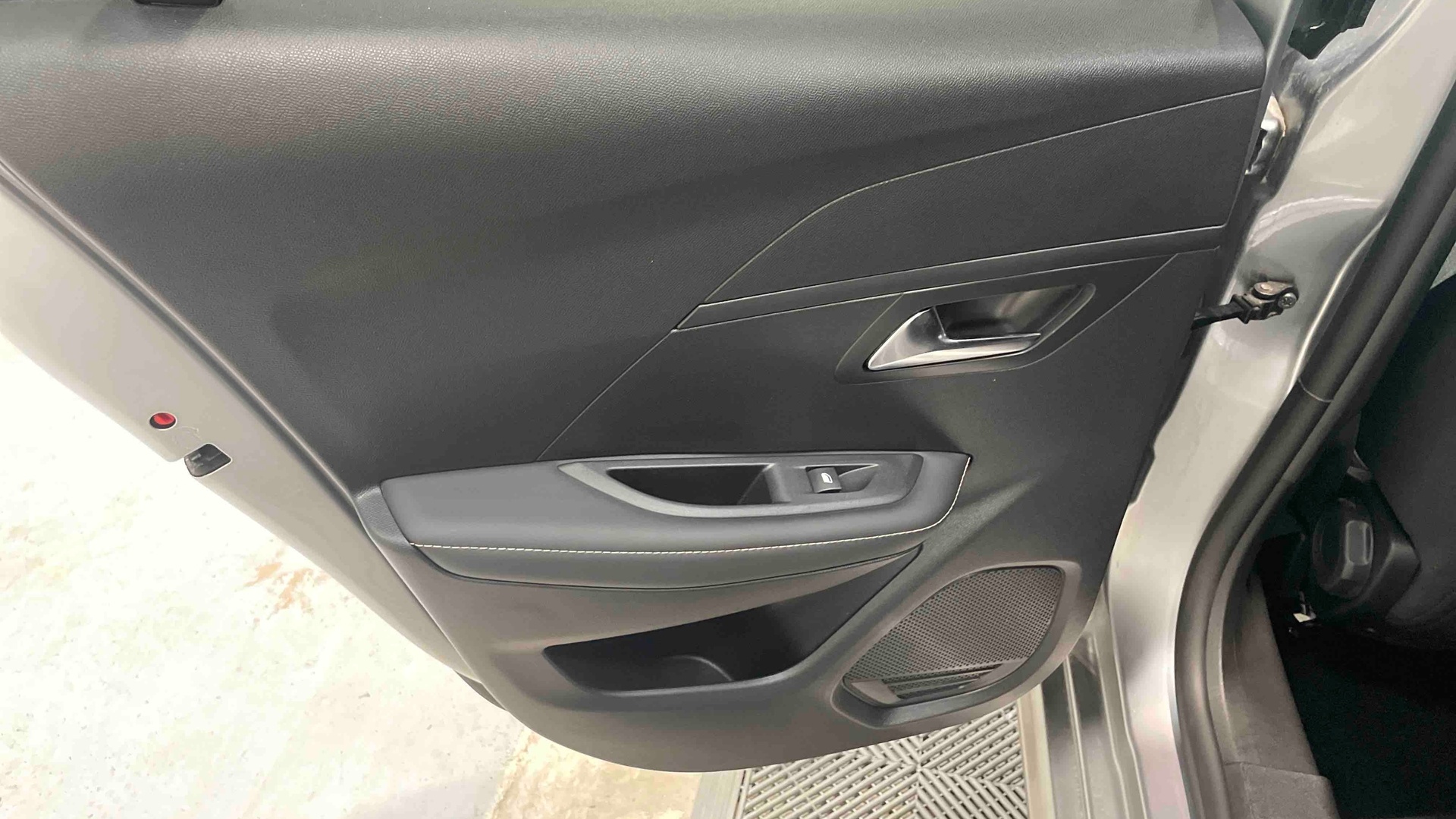 PEUGEOT 208 PureTech 100 S&S BVM6 Allure - 5P