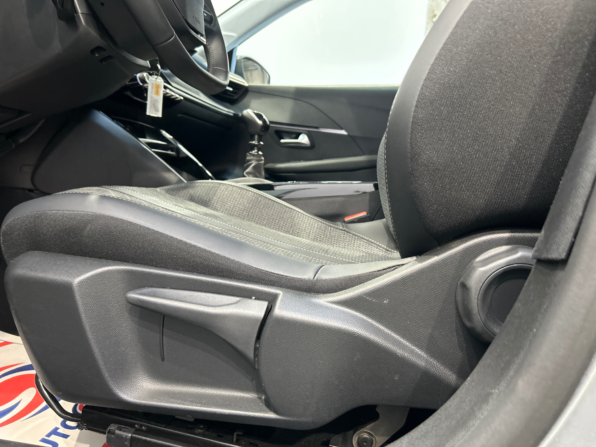 PEUGEOT 208 Allure 100 ch BVM6