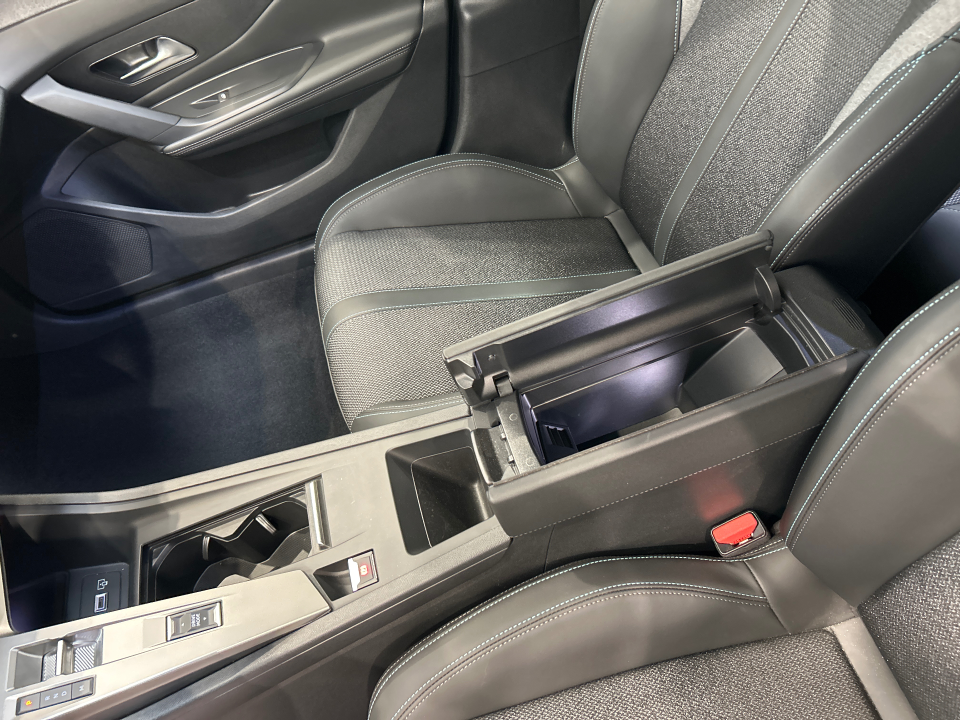 PEUGEOT 308 Allure Hybrid 145 ch e-DCS6