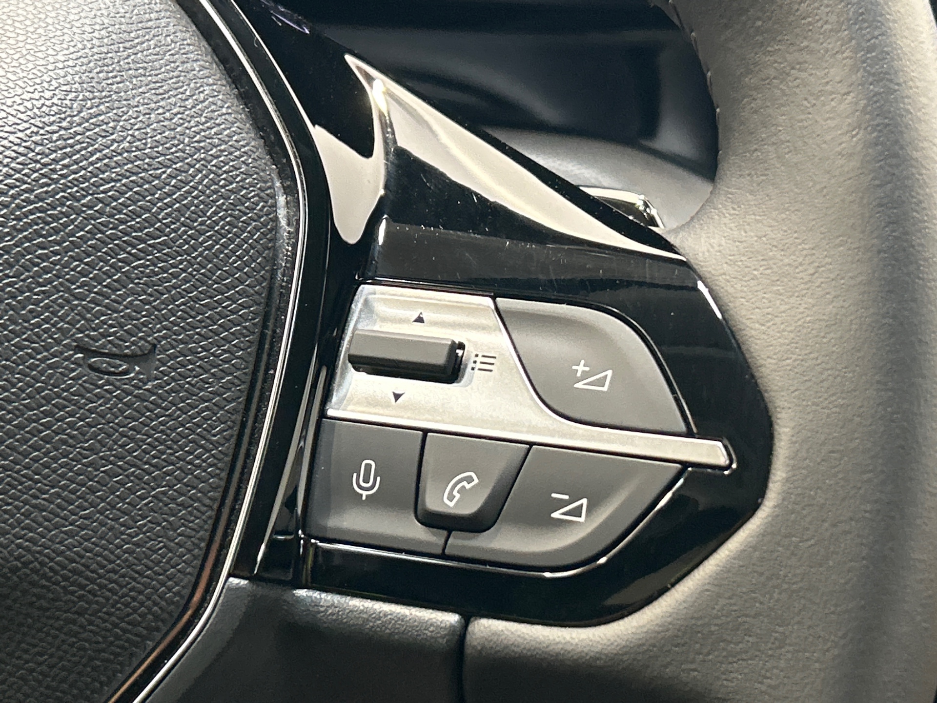 PEUGEOT 308 Allure Hybrid 145 ch e-DCS6