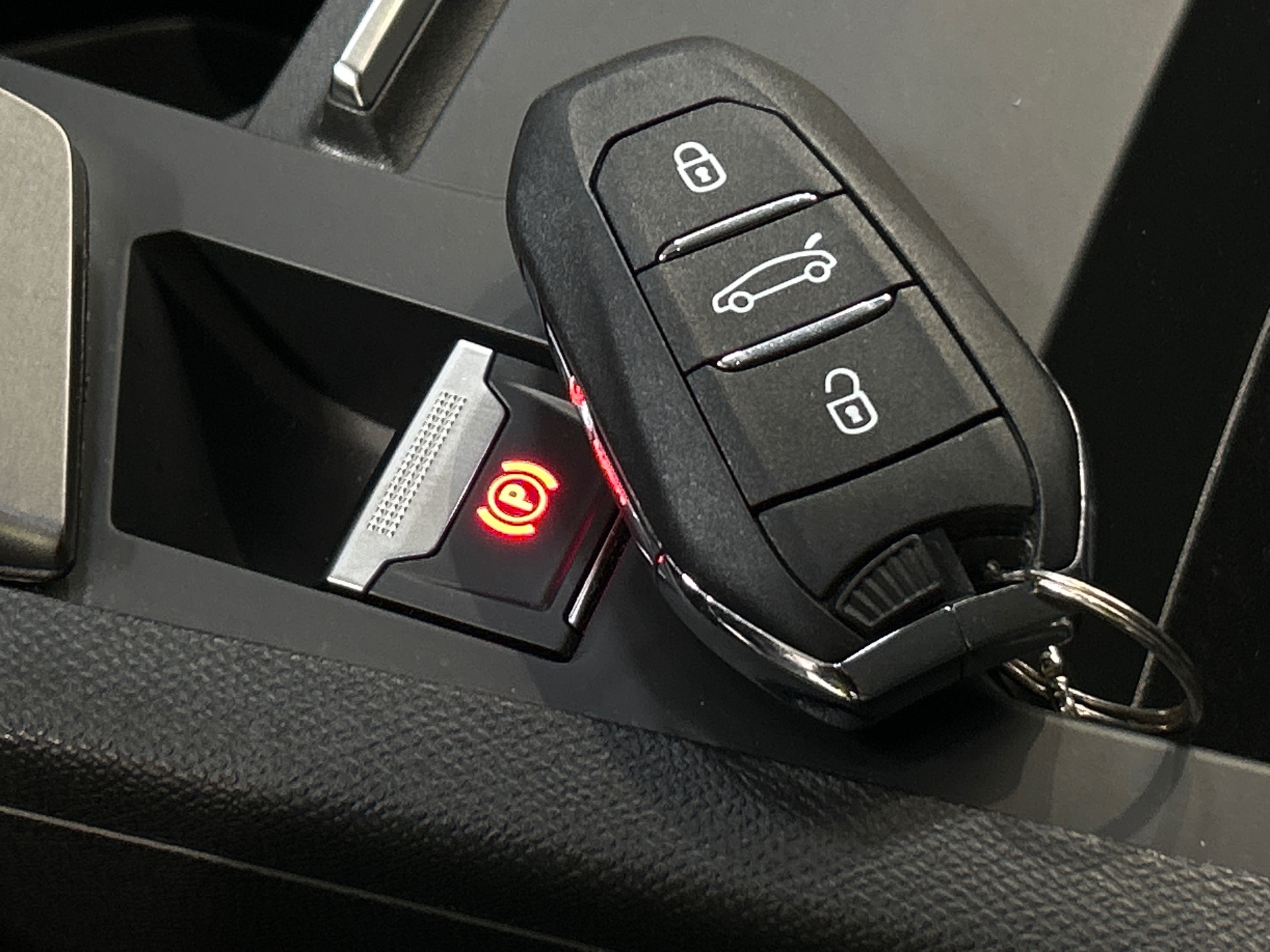 PEUGEOT 308 Allure Hybrid 145 ch e-DCS6