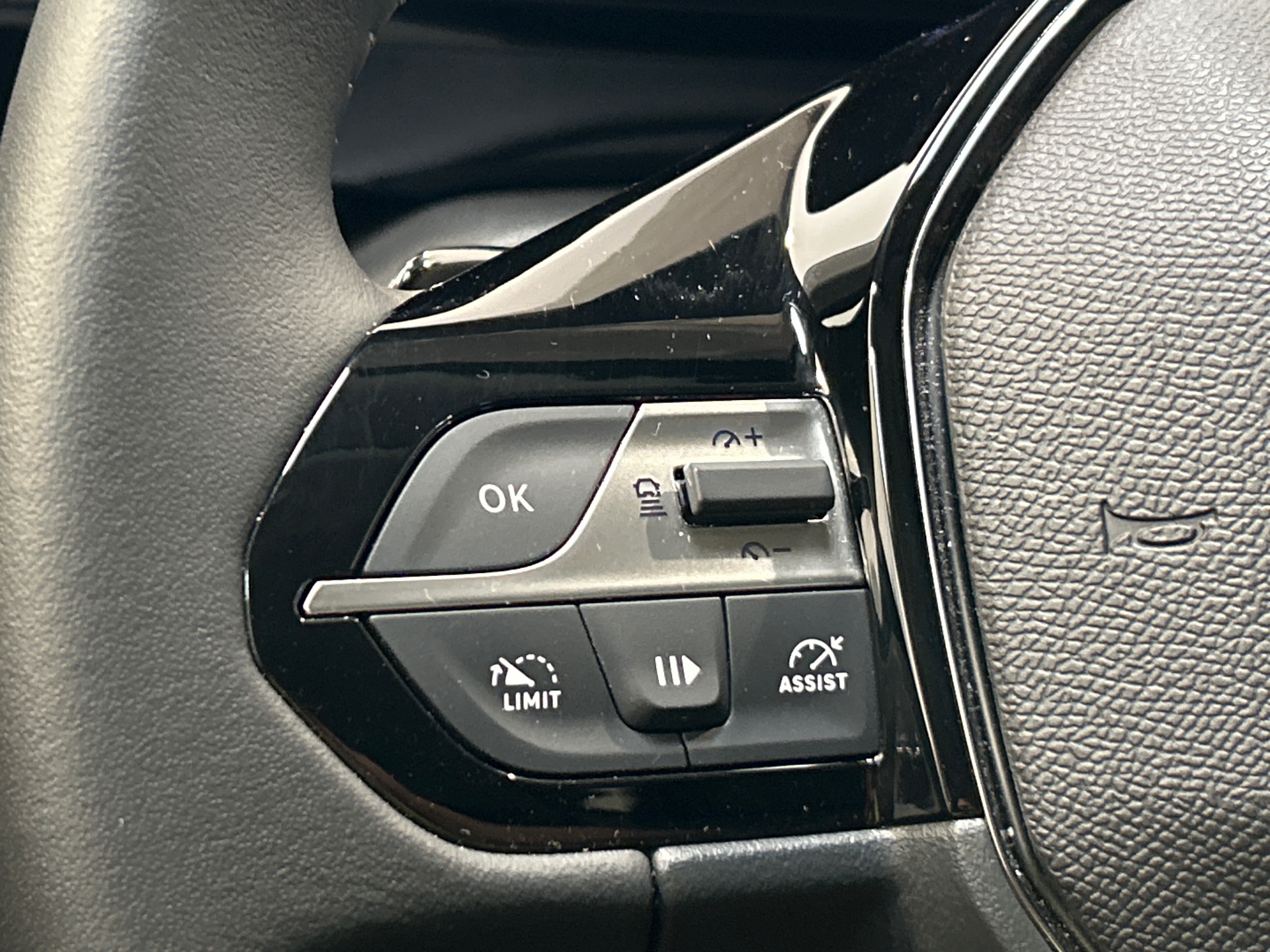 PEUGEOT 308 Allure Hybrid 145 ch e-DCS6