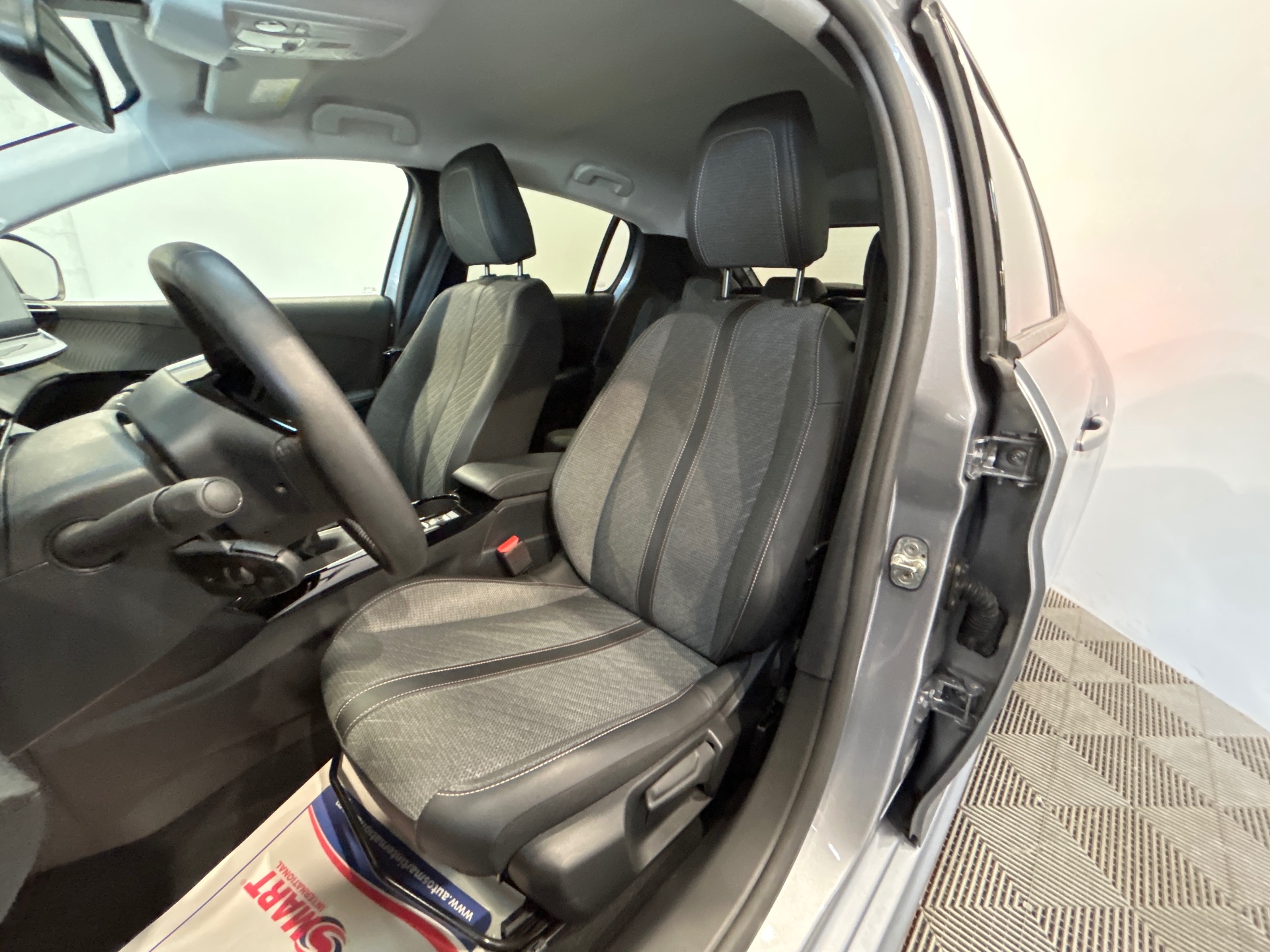 PEUGEOT 208 Allure 100 ch BVM6