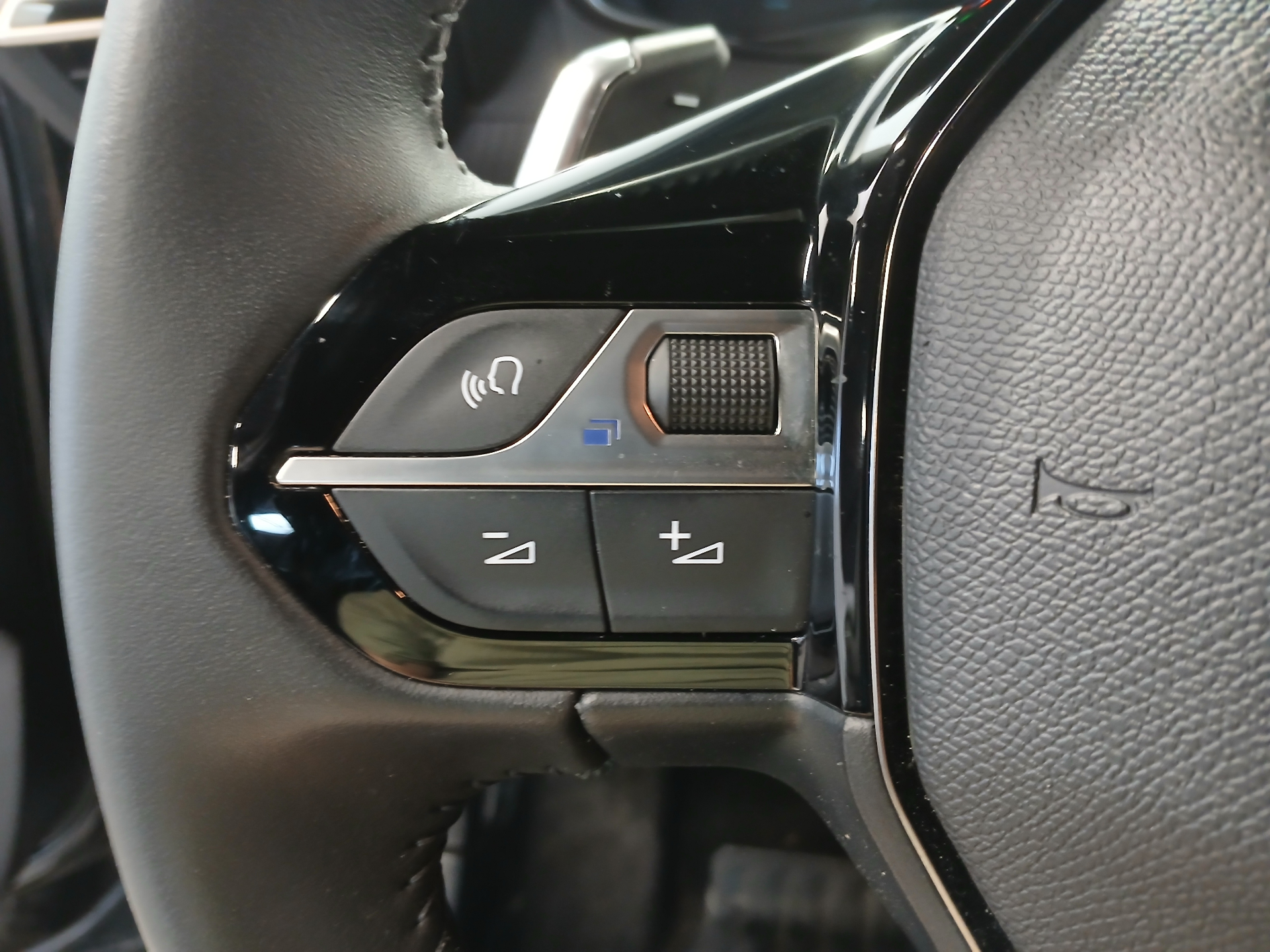 PEUGEOT 2008 Style Hybrid 145 ch e-DCS6