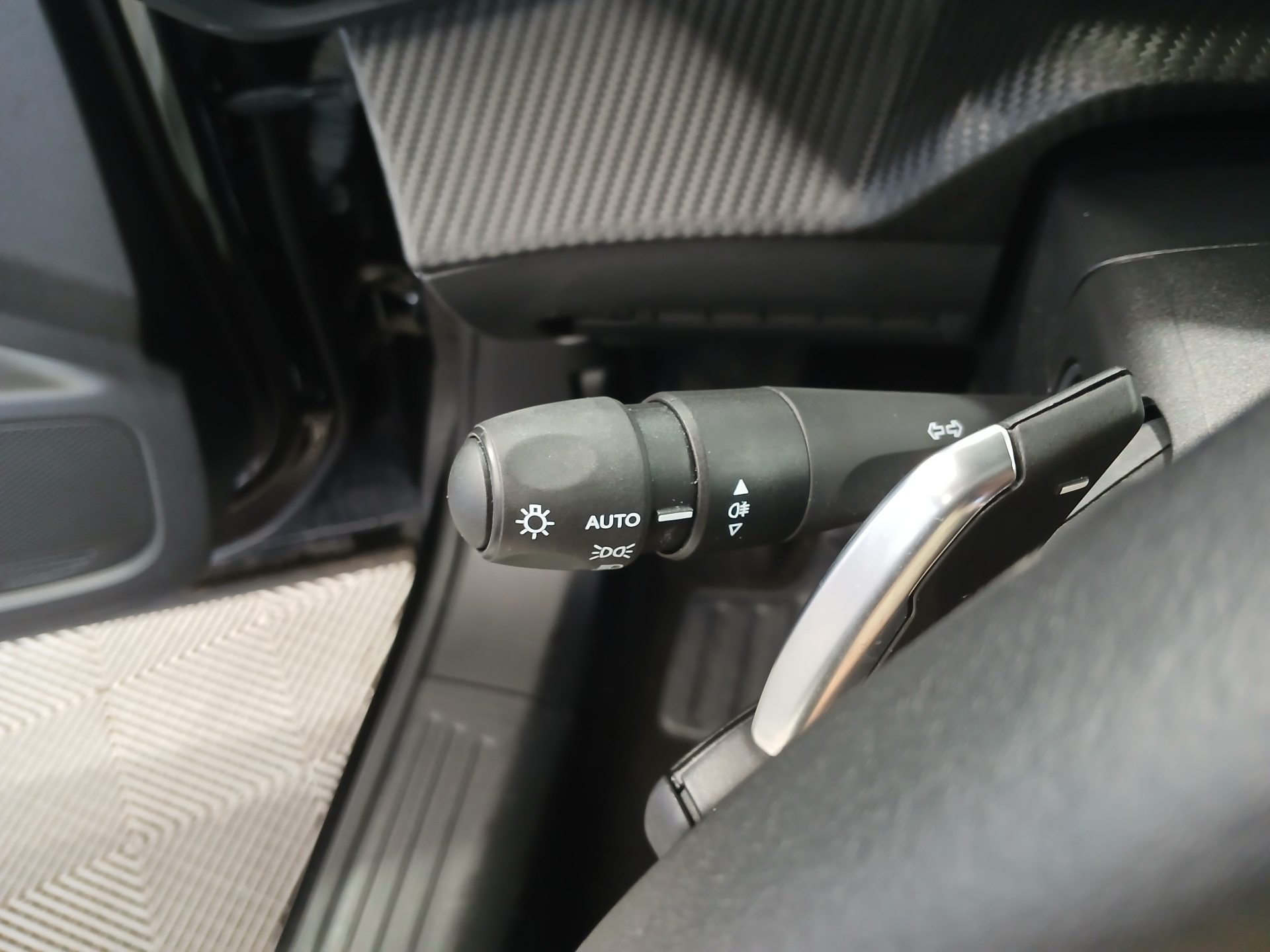 PEUGEOT 2008 Style Hybrid 145 ch e-DCS6