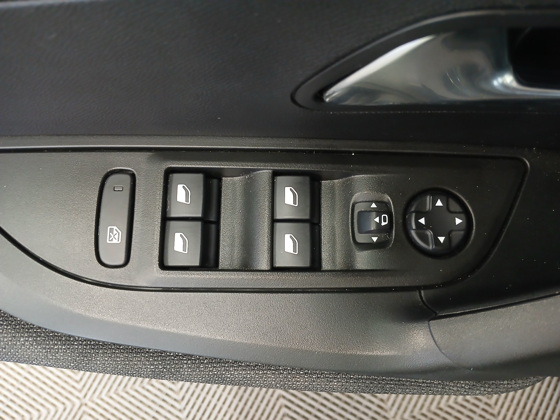 PEUGEOT 2008 Style Hybrid 145 ch e-DCS6