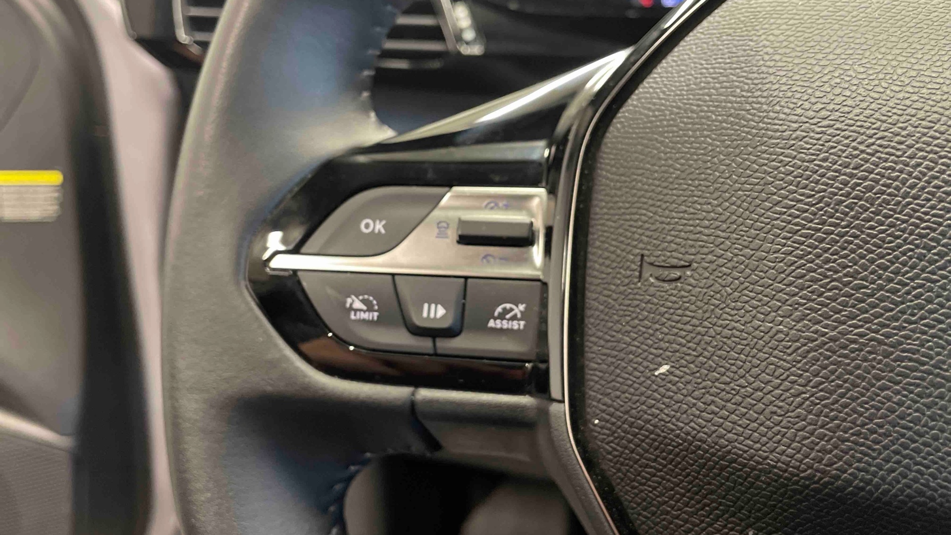 PEUGEOT 308 Allure Hybrid 145 ch e-DCS6