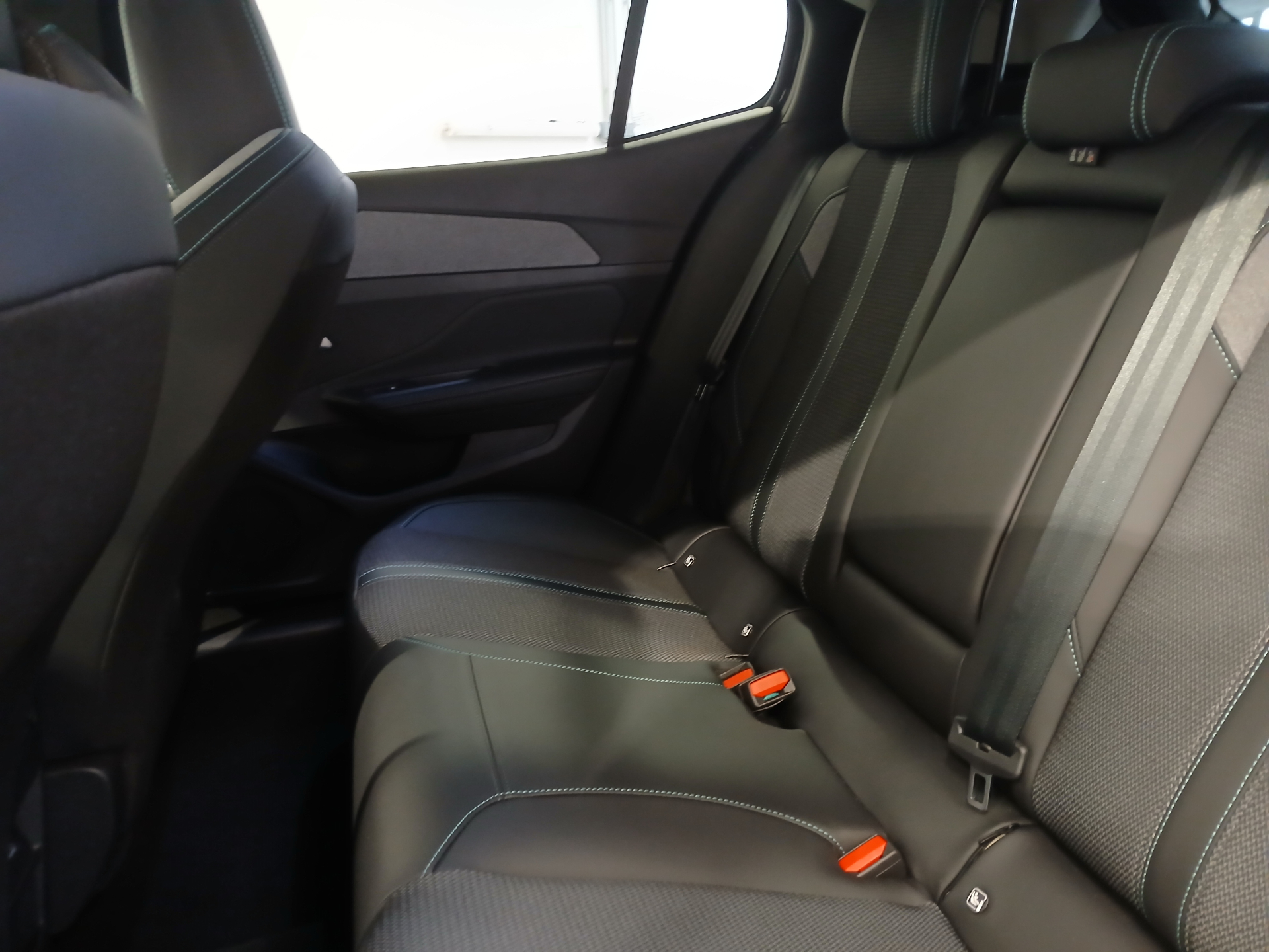 PEUGEOT 408 Allure Hybrid 145 ch e-DCS6